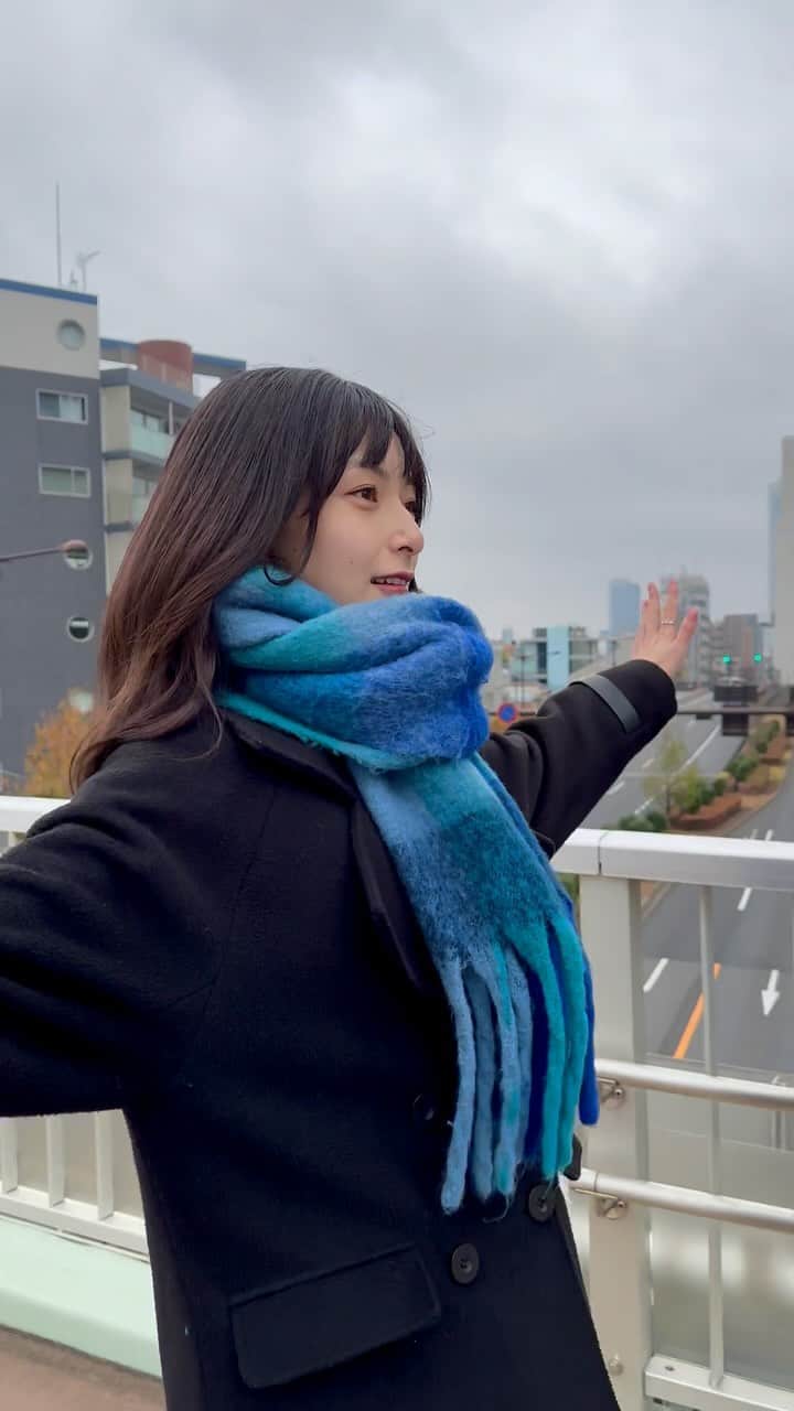 中澤瞳のインスタグラム：「マフラーどんな巻き方にしようかな〜って 考える時間が好き」