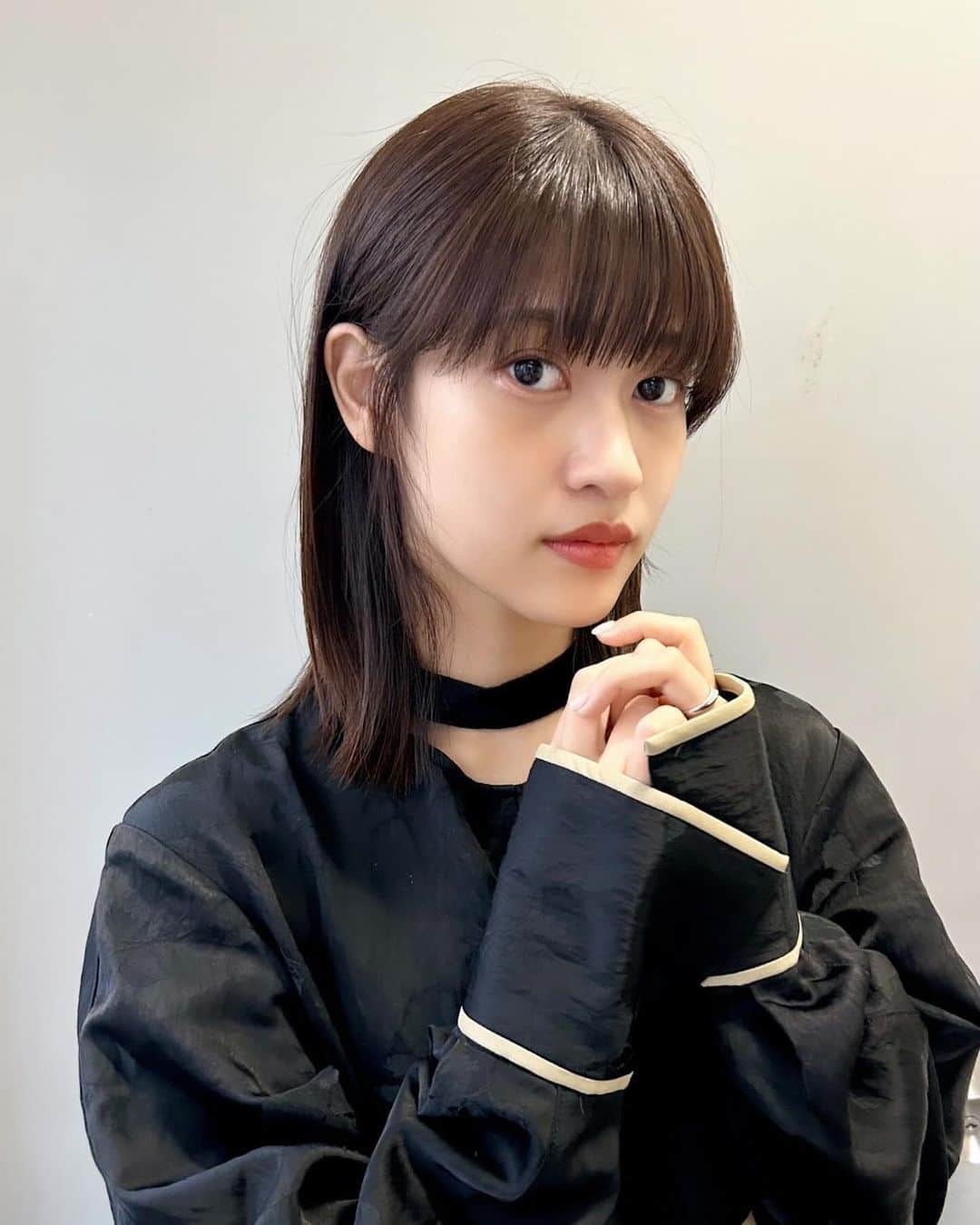 東李苑さんのインスタグラム写真 - (東李苑Instagram)「式後メンテナンスも💇🏻‍♀️✨ @2ndroomtchair.ayako   久しぶりに前髪も復活しました✌︎  綺麗に伸ばすために ちょこちょこ切ってるけど これでも一応ロング目指してます🙂  中途半端な長さは嫌いだけど 毎回飽きがこないスタイルを提案してもらって有難い…🥲✨  やっぱ綾子さんだなあああ！」11月28日 19時32分 - az_rion