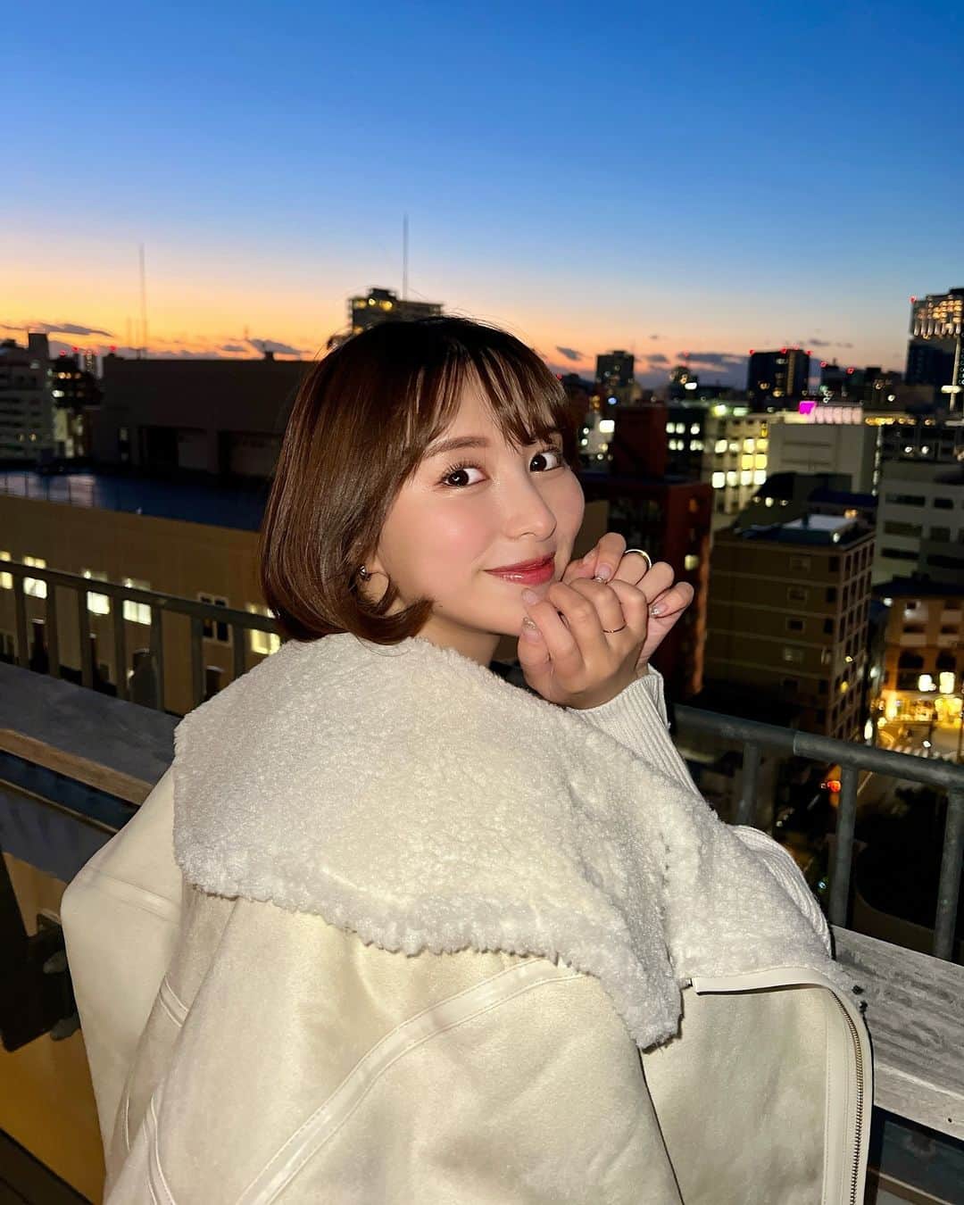 太田江莉奈のインスタグラム：「.  週末にかけて どんどん寒くなるみたい☃️❄️  .  #ムートンコート #ボアジャケット」