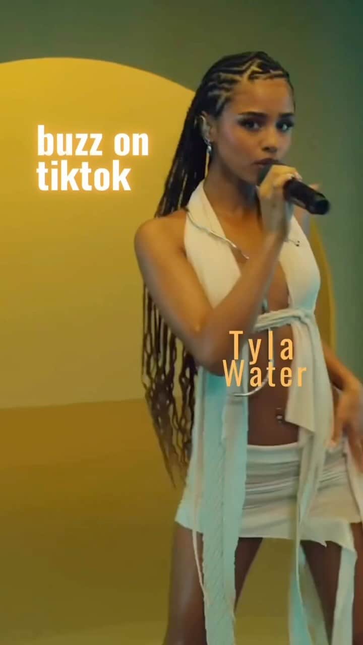 ソニー・ミュージック洋楽のインスタグラム：「buzz on tiktok  Tyla “Water “ 心地よいサウンドが🎶  @tyla  #buzzontiktok #tiktok #洋楽 #歌詞動画#tyla」