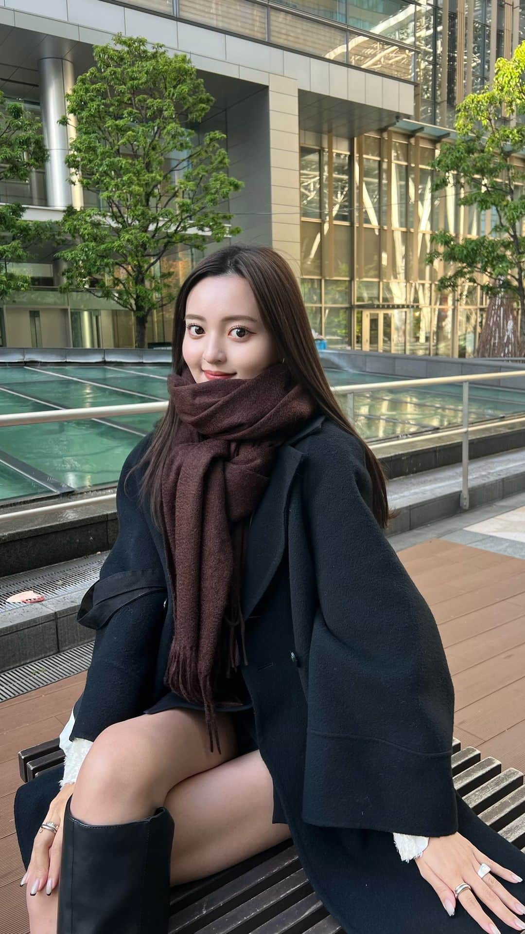 池田有里紗のインスタグラム：「👀  途中、表情筋が疲れてほっぺ叩いてます」