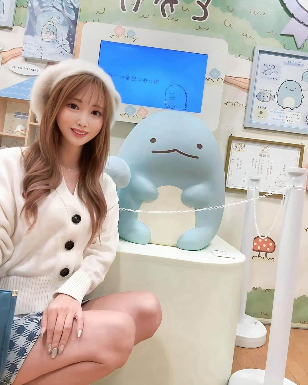 北山美奈のインスタグラム：「推しの相手はとかげ🦕🩵🪽 辛い時も幸せな時もいつもそばにいてくれる（ん？） わたしのパートナー🥹🥹 笑顔が溢れてしまってる♡  #バルセロナグループ #ラウンジ凛 #札幌 #すすきの #ススキノ #キャバクラ #キャバ嬢 #キャバクラ嬢 #ニュークラブ #ニュークラ #ニュークラ嬢 #キャバ #ラウンジ #ラウンジ嬢 #ホステス #すすきのキャバクラ #すすきのキャバ嬢 #すすきのグルメ#美脚#美乳#札幌旅行 #美人 #美女 #可愛い #可愛い女の子 #推し活 #すみっコぐらしとかげ #すみっコぐらし好きな人と繋がりたい」