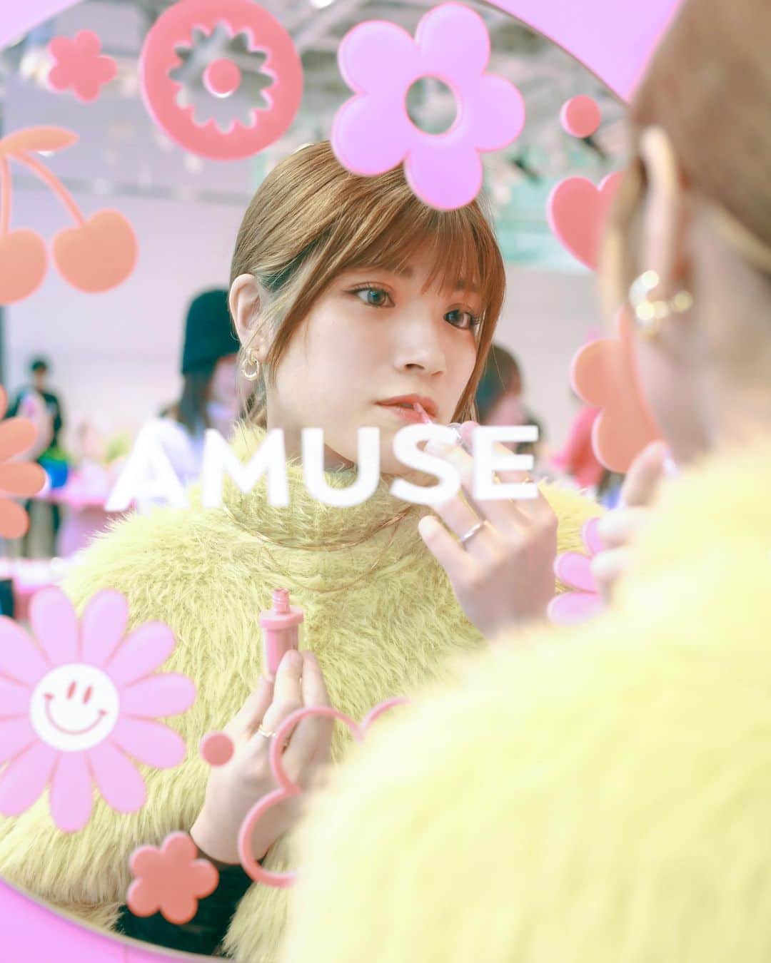 福山あさきのインスタグラム：「韓国コスメブランド〝AMUSE〟 のポップアップストアにご招待していただきました🍒 @amuse.jp  AMUSEのリップは普段から使ってるんだけど、色味はもちろんパッケージも可愛くて持ってるだけでテンションが上がるんだよ〜🥰  ジェルフィットティントの日本限定色が発売されて、TOKYO CHERRY🍒とSAKURA JELLY🌸  どっちも色味可愛くて…もう好き🫰🏻💘  ポップアップストアの空間も、全体がピンクでめちゃくちゃ可愛いかった〜！フォトスポットもあるから是非遊びに行ってね🦩‎🤍  #PR #AMUSE #アミューズ #ビーガンメイク #ジェルフィットティント#コスメ #リップ #ウォニョン #ive」