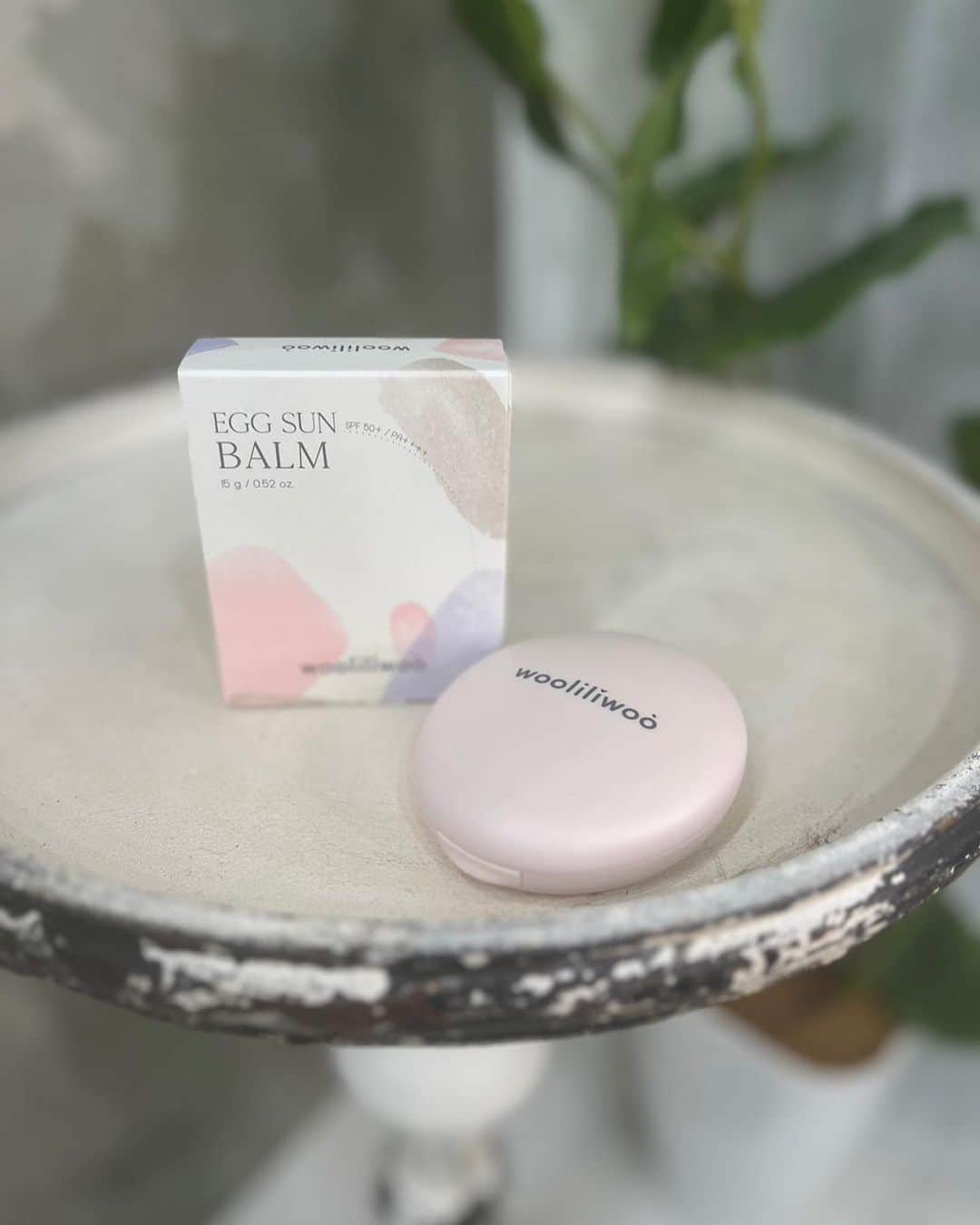 辻りんさんのインスタグラム写真 - (辻りんInstagram)「【Wooliliwoo】エッグサンバーム SPF 50+ PA++++ （@wooliliwoo2020 ）さんのご紹介です🫧  メイクアップベースと トーンアップ効果+日焼け止めが入ってる 1度に大活躍するウリリウ エッグ サンバーム🫧  すっぴんに塗って 紫外線を予防 ＼紫外線防止 SPF50+ PA++++／ トーンアップも!!😳  皮膚にも低刺激でオススメだよ🥰  使用方法はパフに適量つけ肌のキメにそって塗るだけ🥰  このウリリウ エッグ サンバーム あの本田翼ちゃんが ｢50本以上買って試した中で1番お気に入り｣と 仕上がりに感動したクッション下地なんだって😳  スーッと浸透してくれて お化粧の下地に使うと その後の化粧のノリが良くなったよ✨🎇  https://www.qoo10.jp/g/1033456647 購入ページ貼っておくね✨  #pr #インフルエンサーワークス #wooliliwoo #ウリリウ #エッグサンバーム #本田翼 #サンバーム #韓国コスメ」11月28日 19時34分 - tsujilean