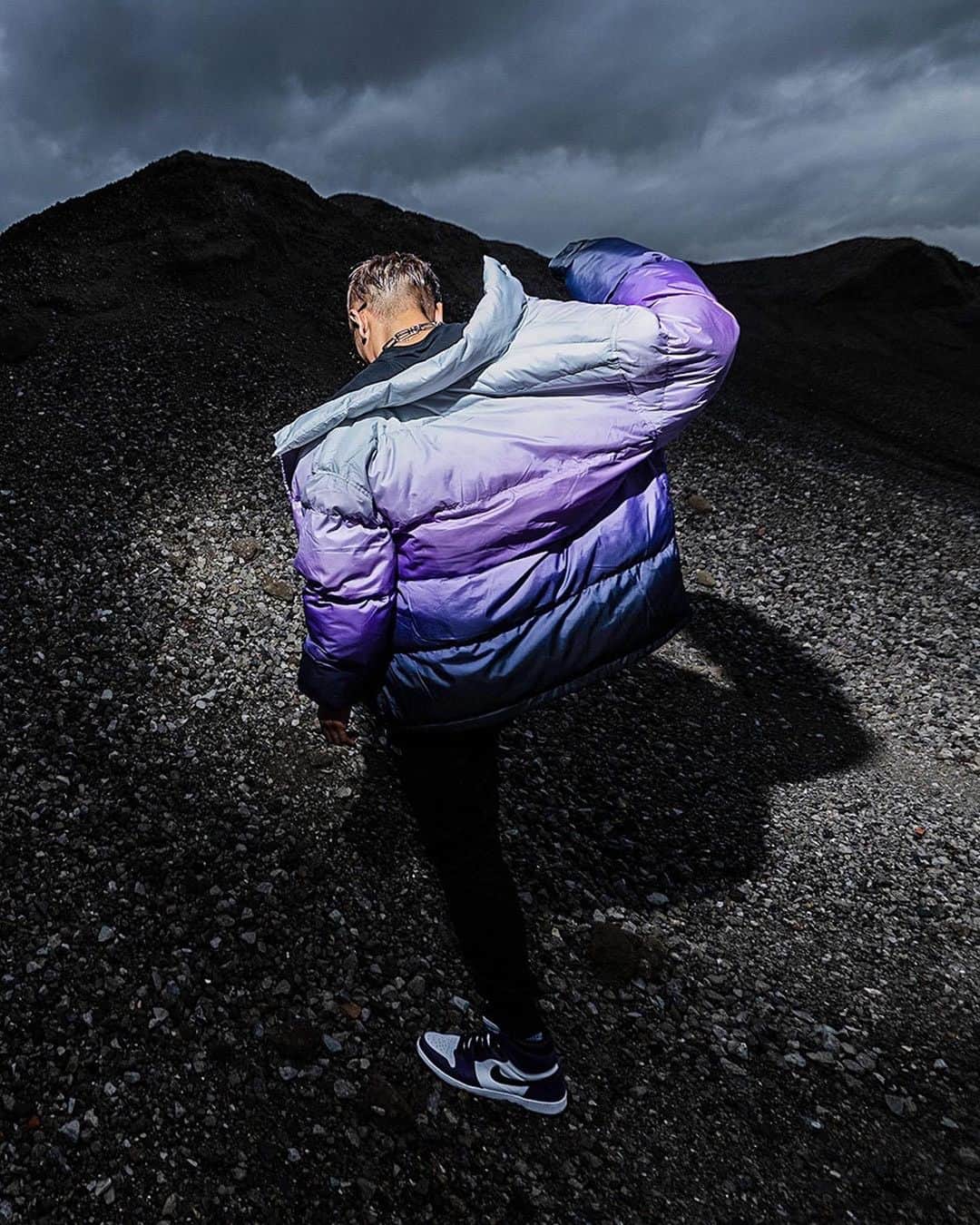 城戸康裕のインスタグラム：「【Gradation Padded Jacket】 ・ ・ DIVINER outer collection♠️ ・ ・ @diviner_official」