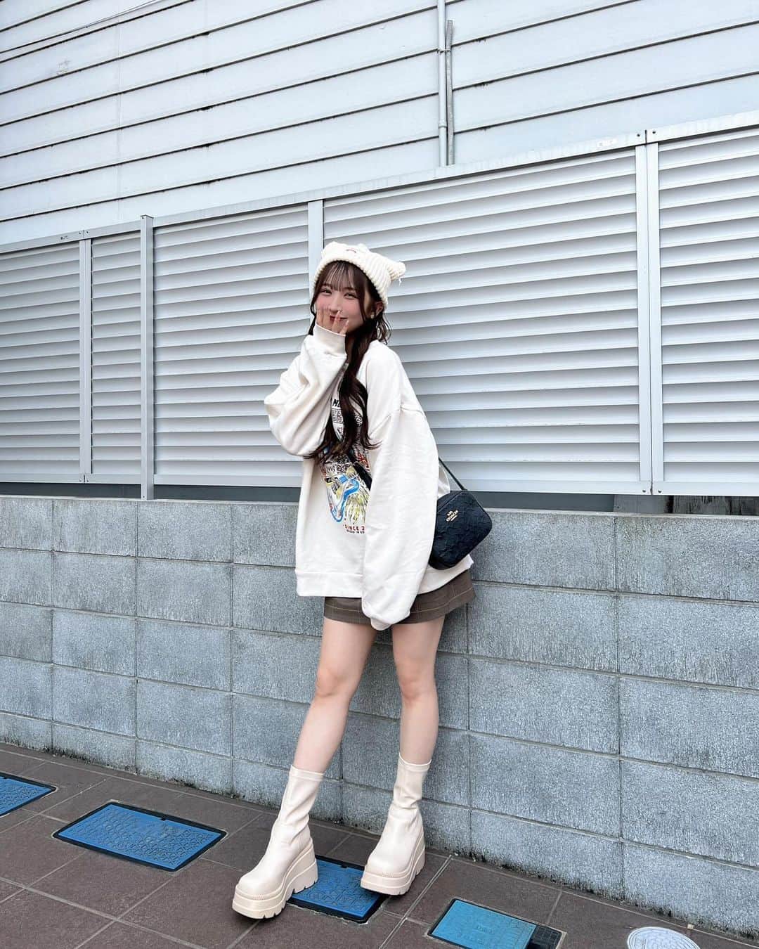 小川奈々子のインスタグラム：「⁡ ⁡ この日のコーデほぼSHEINだ🙊 ⁡今日は少しポカポカだったね〜🤧  @thesame_shibuya で美脚痩身コース受けてきたよ〜!! 最近脚褒められたからケア頑張る🪄  #fashion  #패션  #데일리#셀카 #팔로우 #오오티디  #셀카 #카페#fyp ⁡ #shein購入品  #sheinコーデ」