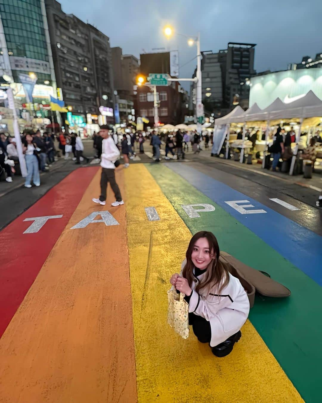 長崎望未さんのインスタグラム写真 - (長崎望未Instagram)「. 今回は、台湾の台北で行われた  2023年度台北市 中正杯ソフトボール大会🇹🇼🥎 臺北市中正盃壘球錦標賽  イベントとして呼んでいただき  試合の合間の指導やアドバイス たくさんの質問をもらいながら お答えさせてもらったりと  とても皆さんと濃い２日間を 過ごすことができました🥰💐  今回、このイベントをするにあたって 台湾から日本までご挨拶に来てくださり  男子ソフトボールもこれから もっと盛り上げたいという 台湾の方々の気持ちに共鳴し  台湾に行くのが待ち遠しく とても楽しみにしていました🥰！  今回のイベントにお声がけしていただけたこと 本当に心から感謝しています☺️✨  夜には美味しいお店や夜市🫶🏻 楽しい場所にも案内していただいて🤭🌼  台湾がもっとだいすきになった イベントでした☺️🥎🇹🇼🫶🏻  また会える日をたのしみに 私もまたがんばろう〜😘🌷  謝謝大家、下次再見😍  #ソフトボール #softball #壘球  #台湾 #台北 #臺北市中正盃壘球錦標賽  #🇹🇼❤️」11月28日 19時51分 - nozomi.nagasaki