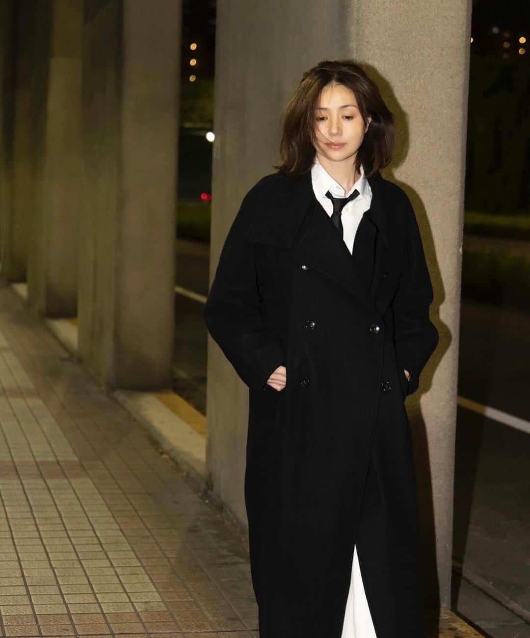 loin.officialさんのインスタグラム写真 - (loin.officialInstagram)「masculine🤍  #stand collar coat   #rib knit skirt  　#tie  @loin.styles   #classic shirt @ato_official_   #boots @pierrehardy」11月28日 19時47分 - loin.official