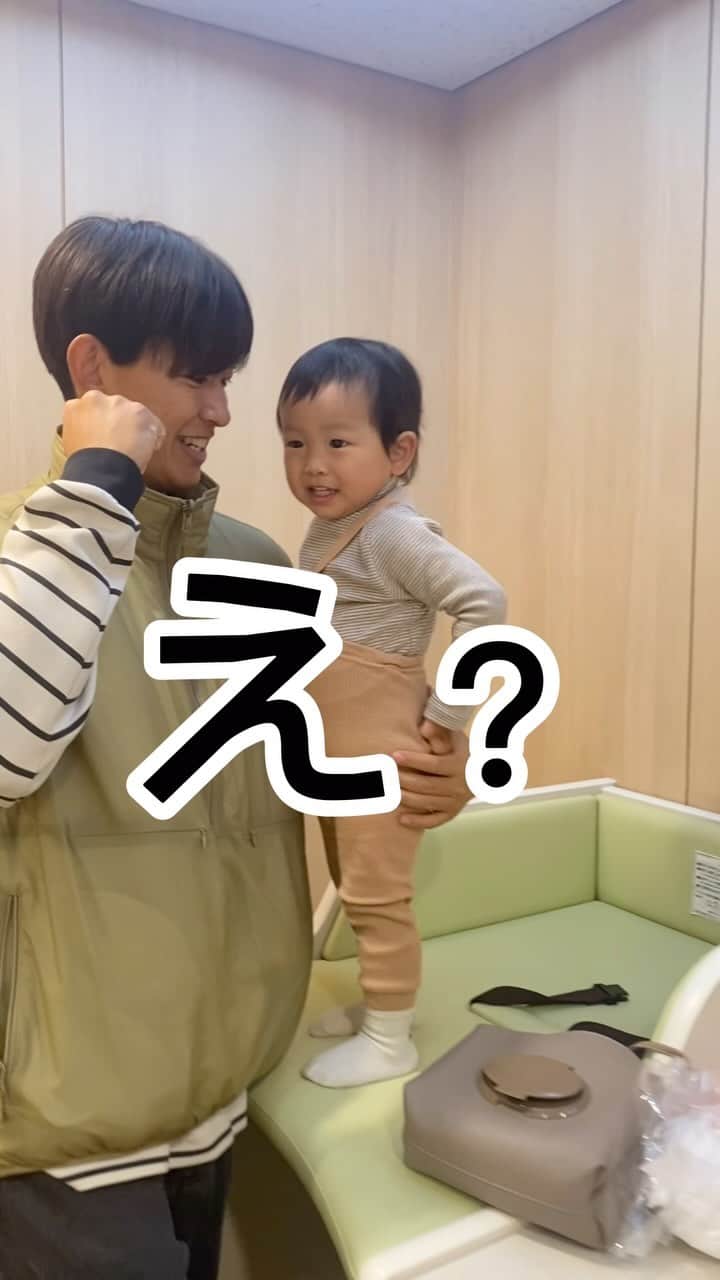 hichonのインスタグラム：「おむつ替えあるあるだよね〜😂  イヤイヤ期のこれはもう絶望😇」