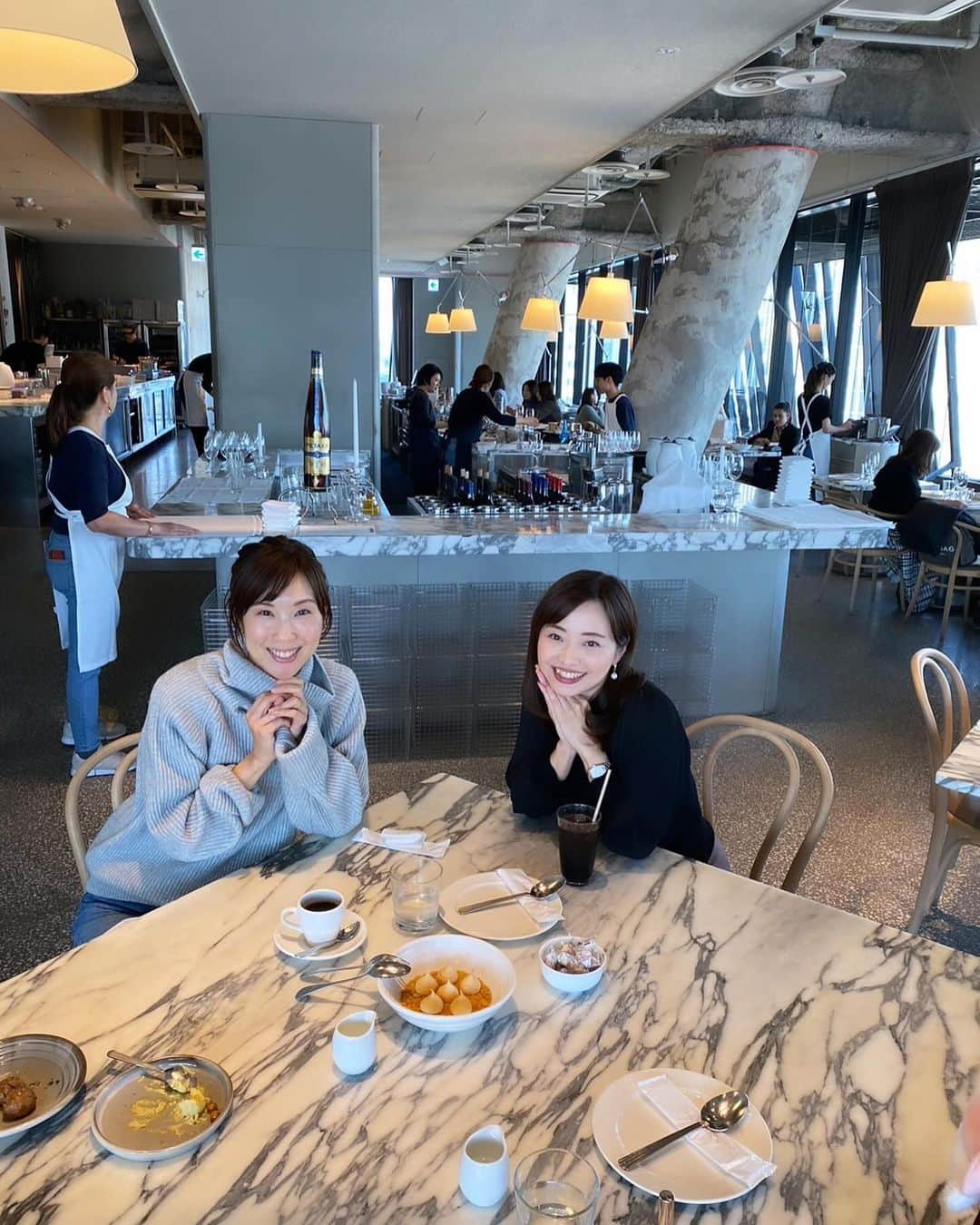 井上真帆のインスタグラム：「4年ぶり！ @maki_kamidai  上代真希ちゃんとランチタイム！  お外でゆっくりランチをすることも久しぶりで、「もっとこういう時間が欲しいよー！」などなど たくさんの自分の本音ちゃんとも出会えた口福タイムでした♡  @maki_kamidai の、おでかけアナウンサー投稿が、楽しくて　元気が出るの🤩オススメです♡」