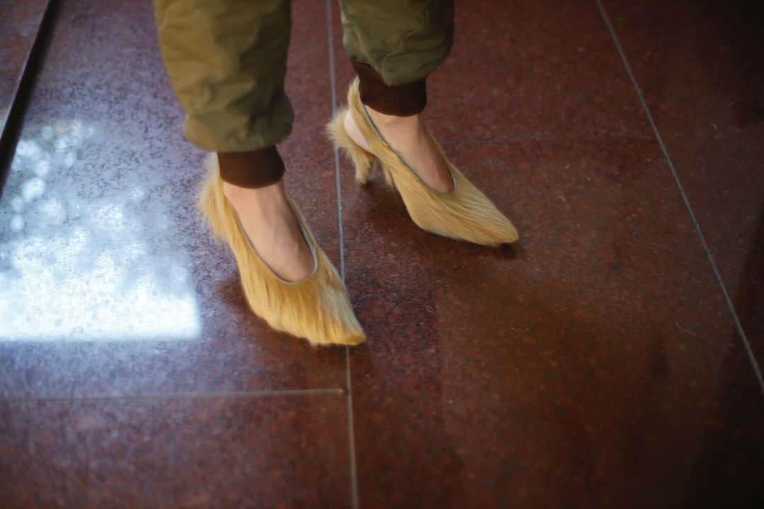 Kojima reikoさんのインスタグラム写真 - (Kojima reikoInstagram)「...  まだギリギリ素足でいける。 もうちょいしたら靴下合わせ。  #vintagemilitary  #mm6maisonmargiela」11月28日 10時59分 - reikokojima