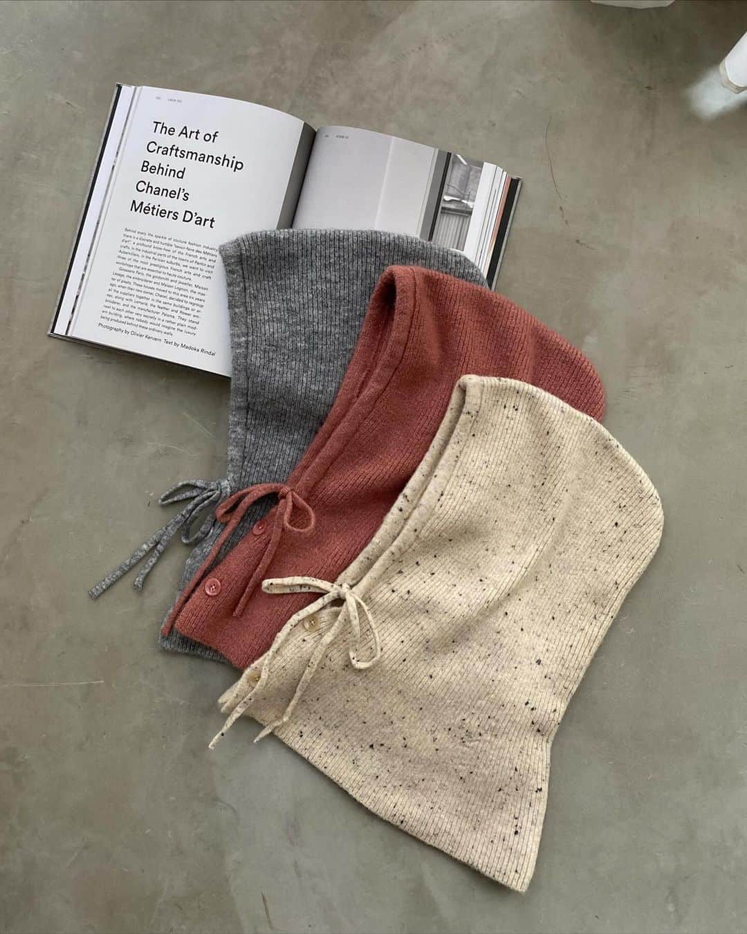 のインスタグラム：「≪11/28 newitem≫ 本日発売の新作アイテム♡ . #バラクラバ 【3color】(ACXP3849)  #titivate #ティティベイト #バラクラバ #ニット #置き画 #冬コーデ #カジュアルコーデ #ファッション #大人カジュアル #トレンドコーデ #大人カジュアルコーデ #シンプルコーデ #きれいめカジュアルコーデ #大人可愛いコーデ」