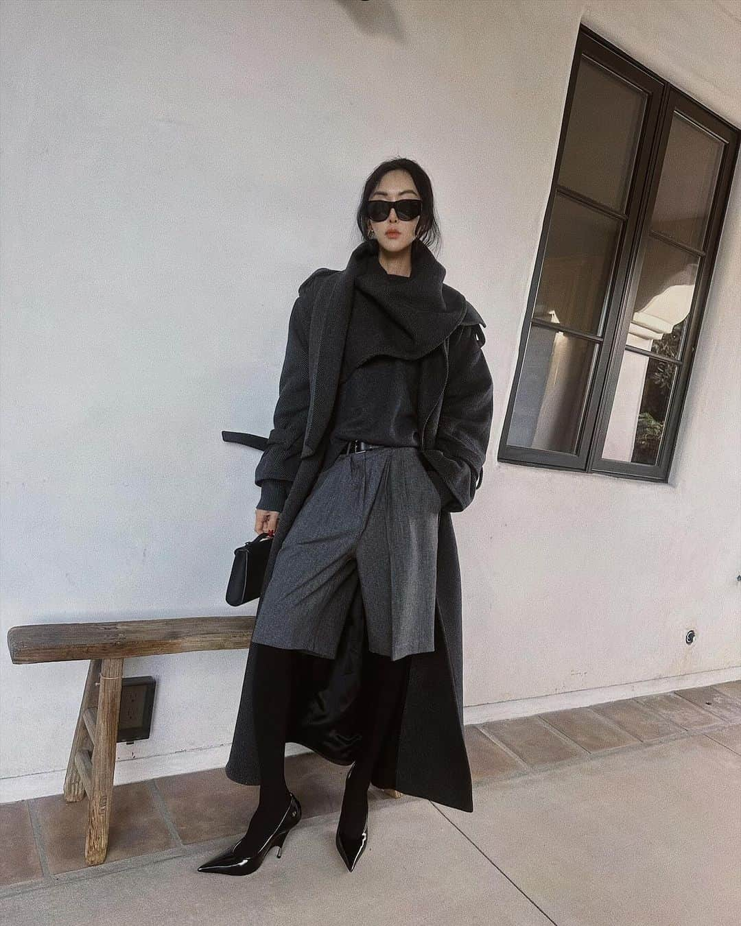 クリッセル・リムのインスタグラム：「2024 goal: add more color  to my home and wardrobe 🤪 but for now here’s my ootd in shades of grey and some pieces for the home I love 🖤 details and links of fit in stories」