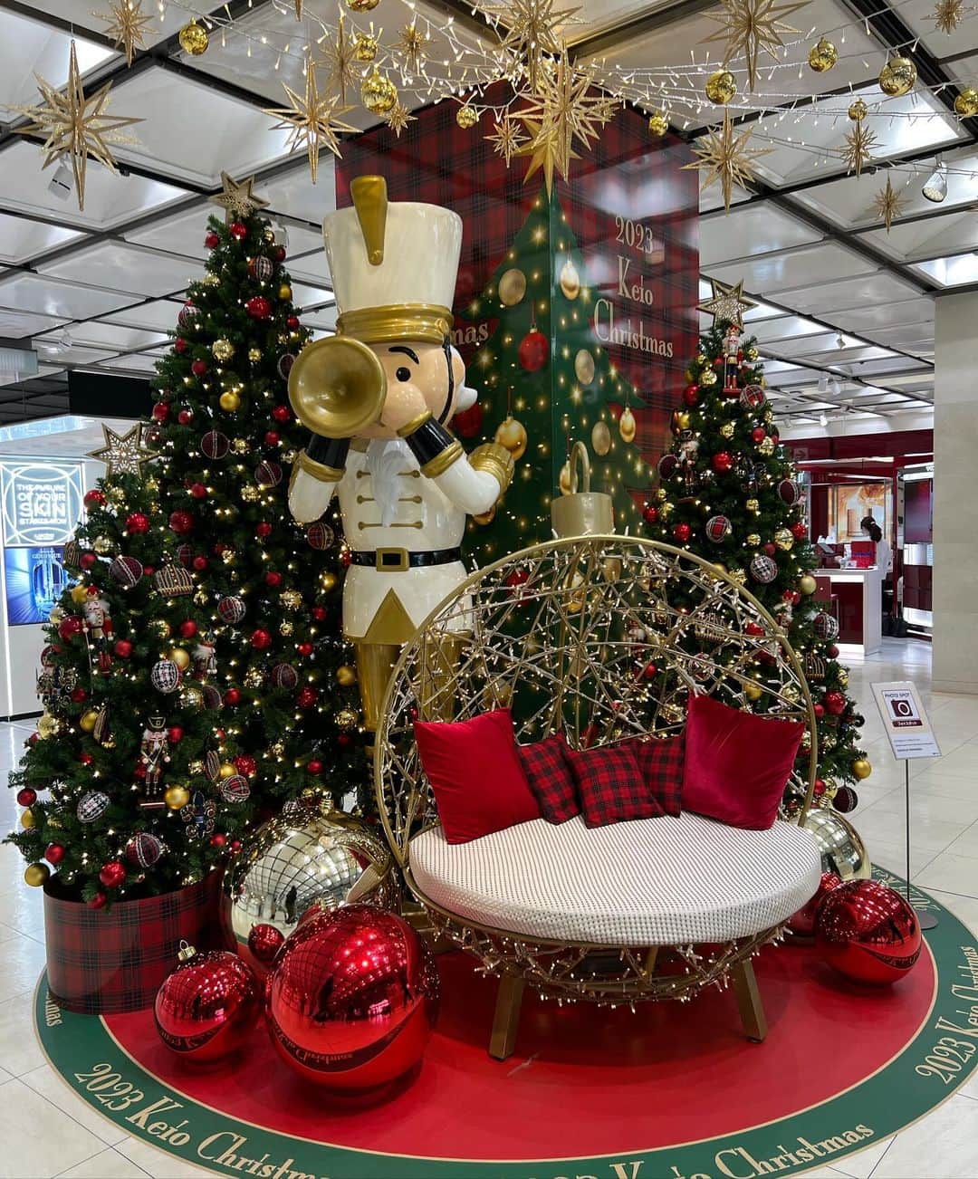 神成藍子さんのインスタグラム写真 - (神成藍子Instagram)「最近出会った可愛いもの♡ クリスマスムードでどこ行っても可愛いものだらけ🥹💓💓💓💓クリスマス大好きだ🤦‍♀️🤦‍♀️🤦‍♀️🤦‍♀️🤦‍♀️ 特に最初の時計は可愛すぎる🥹これはディスプレイだから購入出来なかったけどどっかで出会えたら購入したいなぁ🥹💭  #雑貨 #クリスマス雑貨」11月28日 11時31分 - kanna_nijimura