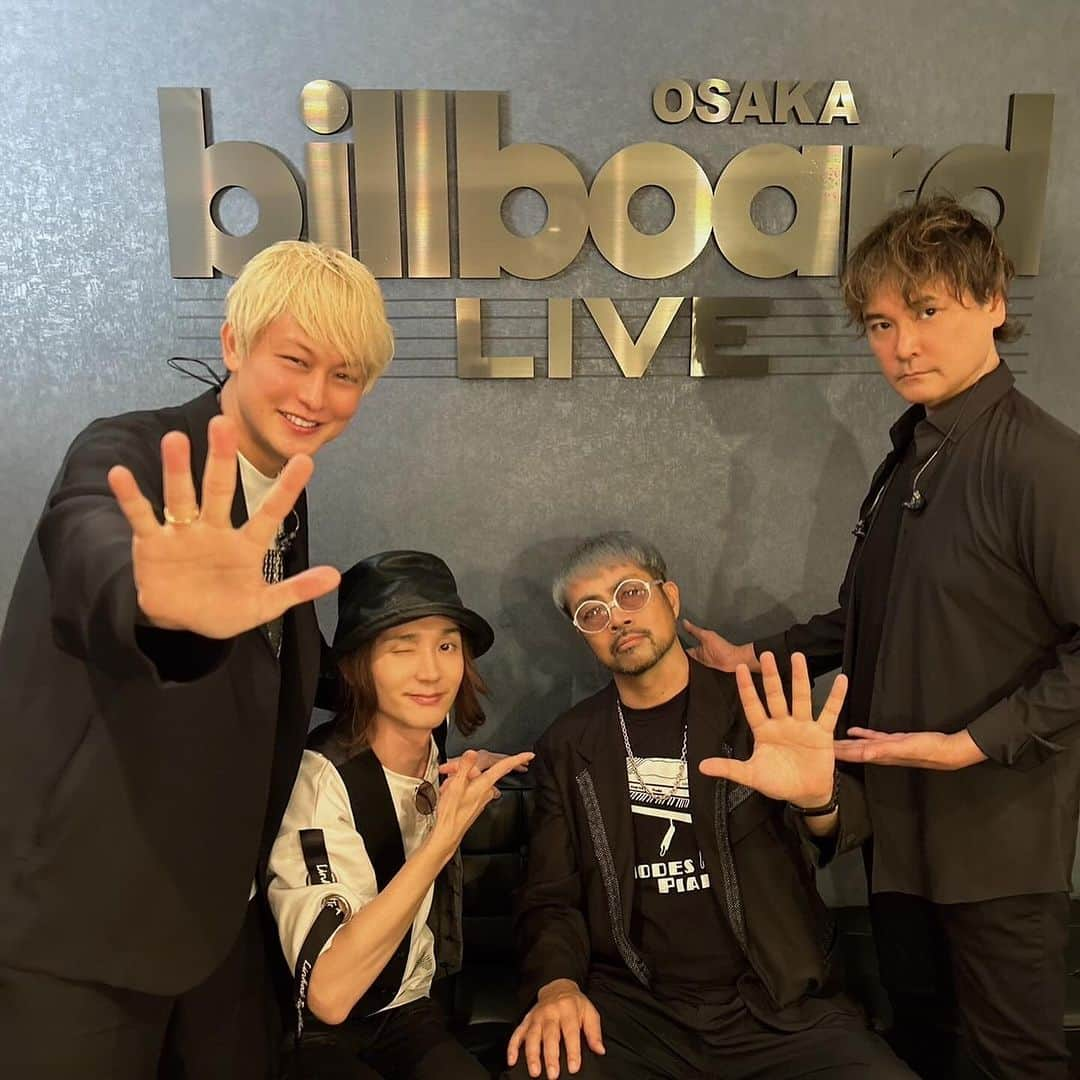 SWING-O a.k.a. 45のインスタグラム：「こちらも始まりました！ #Deep の冬のビルボードツアー #justthewayweare 初日は @billboardlive_osaka でした😎🤚 我々ながら良きライブだったと思います。俺のピアノも良かったと思います😛  素敵なバンメンは @tak2funk guitar @fukibass2 bass @freedomakoto_ds drums SWING-O keyboard,talkbox  12/6,7は @billboardlive_yokohama だよー」」