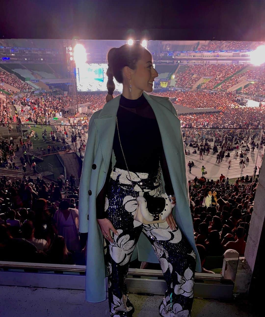 太田エイミーのインスタグラム：「Best believe I’m still bejeweled」