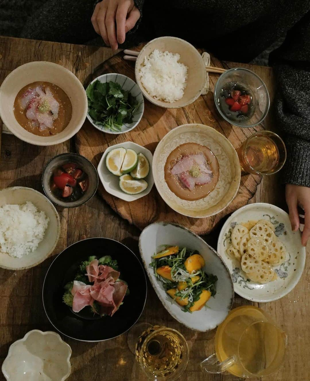 矢野未希子さんのインスタグラム写真 - (矢野未希子Instagram)「お友達のお家で夜ごはん🏠  本当に美味しくっておなかポンポンになるまでいただきました。 私とごはんのバランスを考えながら 「どれにしよっかなぁー」と、 お皿を選んでくれる姿がとっても可愛くて嬉しくて🍽️  デザート代わりに出してくれたみかんとブッラータが お花みたいで可愛い🍊🫶 なほちゃんありがとう🍊」11月28日 11時50分 - mikko1104