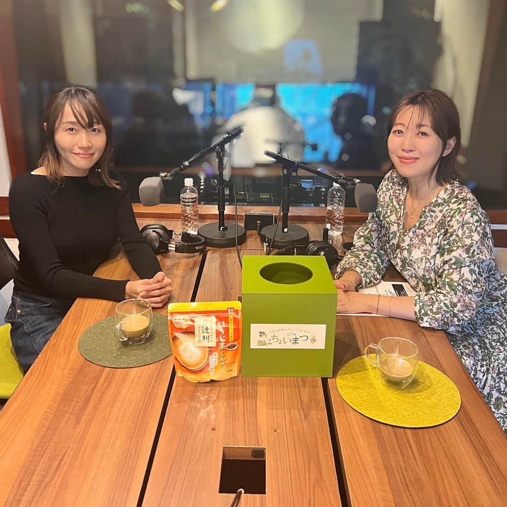 矢井田瞳のインスタグラム：「久々に坂本美雨ちゃんとお話できて嬉しかった📻柔らかい声に癒されまくりました♡  番組中にいただいた辻利の「ほうじ茶ミルク」も美味しかった〜🍵 ありがとうございました！ @miu_sakamoto   #tokyofm #坂本美雨のディアフレンズ #辻利 #ほうじ茶ミルク」