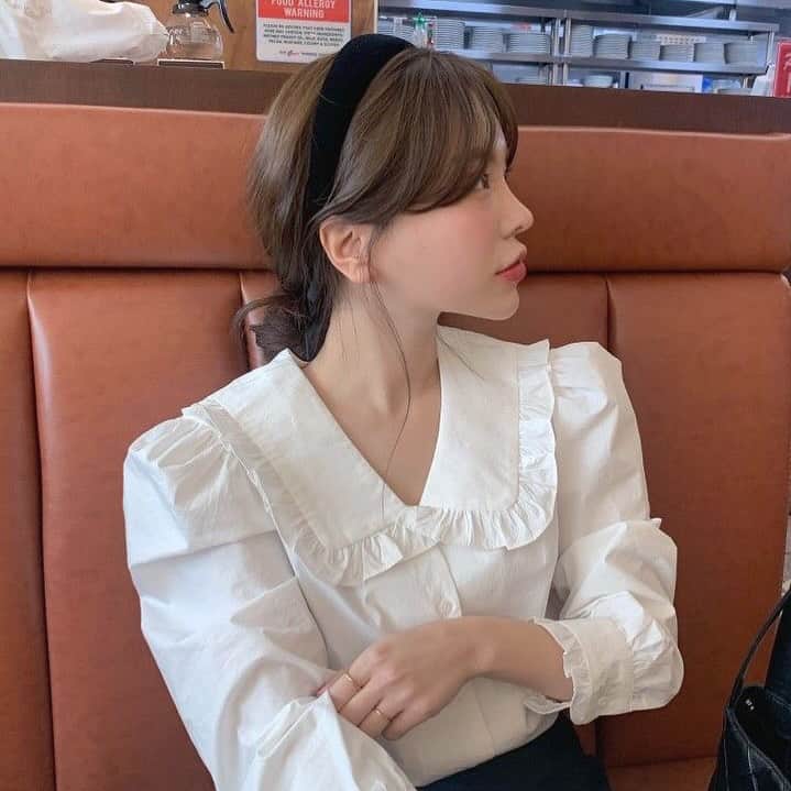 古賀美紀のインスタグラム：「image hair♡  【schedule】 -————————— 7日(木) 17:00  8日(金) 10:00  10日(日) 19:00  12日(火) 10:00/14:00/16:00  15日(金) 15:00  17日(日) 19:30 相談  19日(火) （12:30 カラー又はバングカットカラー）  20日(水) 10:00/12:00 （16:30 カラー又はバングカットカラー）  21日(木) 10:00/14:00  22日(金) 14:00  24日(日) 10:00/12:00/14:00/16:00/18:00  26日(火)以降もご予約 埋まり始めてるので早めの ご予約オススメです♡」