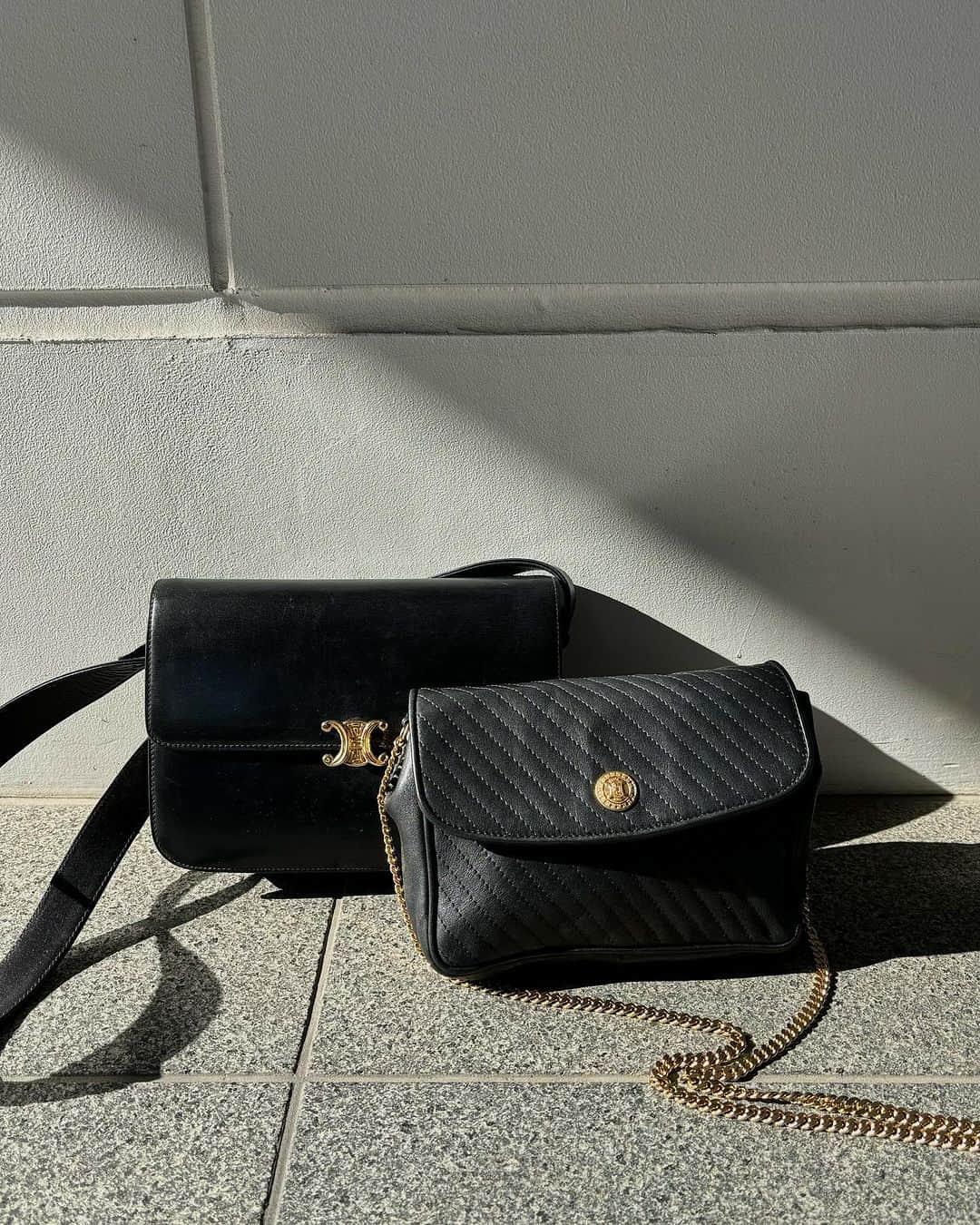 のインスタグラム：「. ［Left］ CELINE トリオンフレザーショルダーバッグ 品番:H23100994CE  ［Right］ CELINE ブラゾン金具チェーンショルダーバッグ 品番:H23110660CE  ※2点共WEB掲載予定  @hedy_daikanyama @hedy_osaka_ @hedy_worldwide  #hedy #hedy_japan #vintageshop」