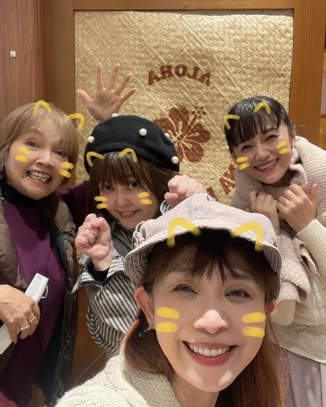 うちやえゆかのインスタグラム：「今日は #川島和子さん #山野さと子さん #ドリーミング千代さん と楽しい一日を過ごしました💕飲茶ランチからのスイーツでのんびり。帰りにはすっかり暗くなっていたのでしたw 優しいお姉様であり、尊敬する先輩方と一緒に過ごせる幸せ🍀たくさんお話して、笑って良い一日に(✿ᴗ͈ˬᴗ͈)⁾⁾ﾍﾟｺﾘやえどん」