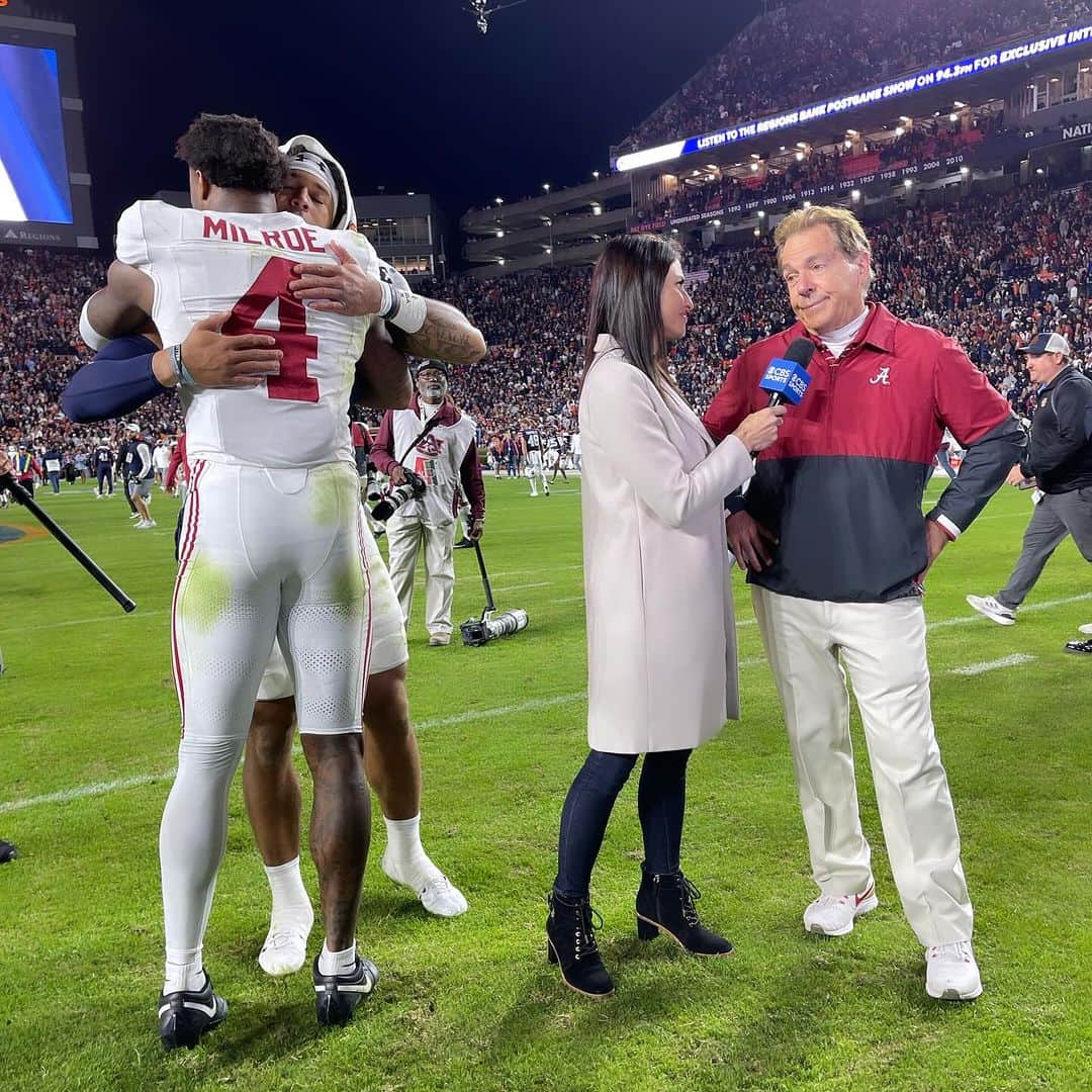 ジェニー・デルのインスタグラム：「What shall we call it? 1) The Milroe Miracle  2) 4th and 31 3) The Hail Milroe 4) Grave Digger @milticketfour @alabamafbl  #IronBowl」