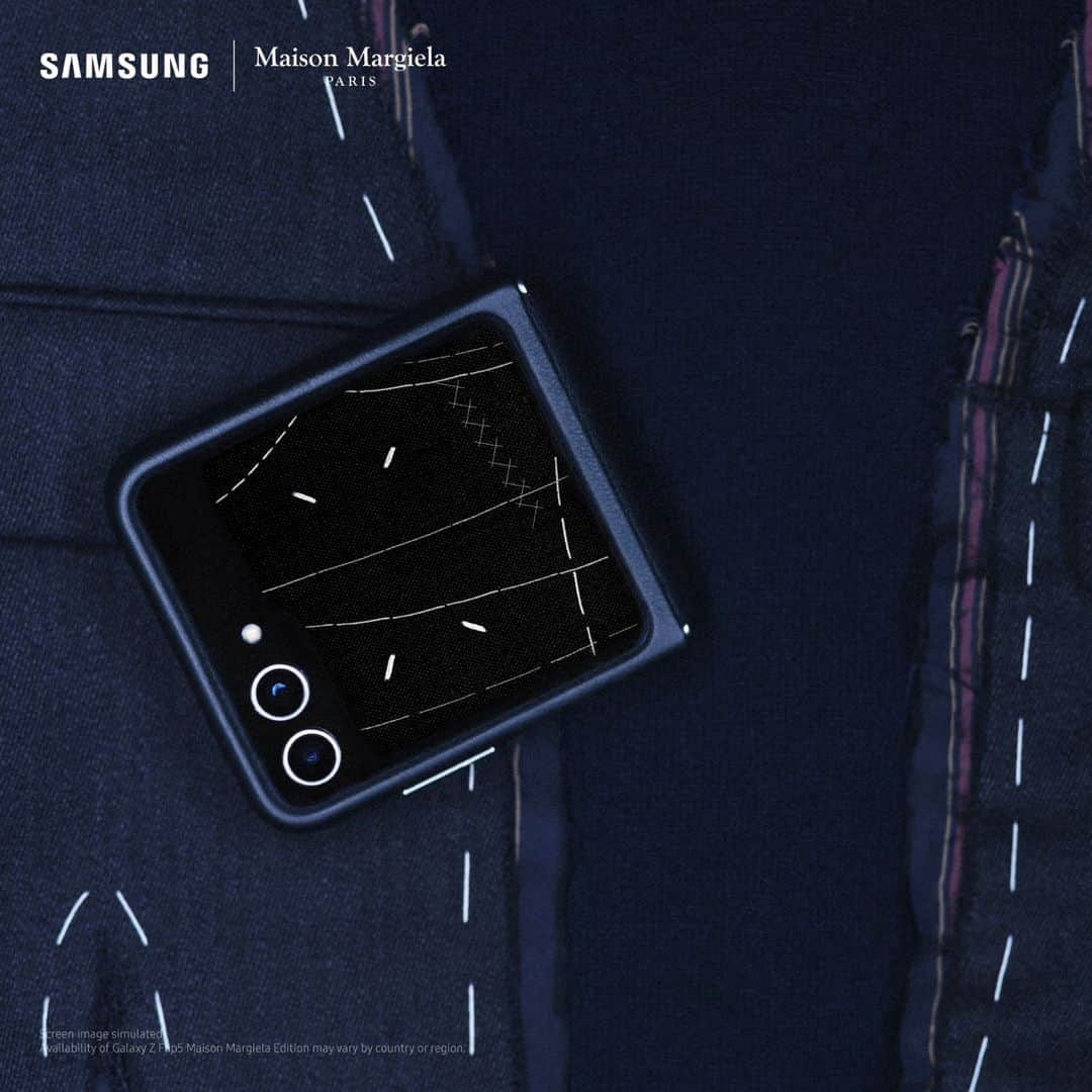 Samsung Mobileさんのインスタグラム写真 - (Samsung MobileInstagram)「Break free from the ordinary and embrace extraordinary. The #GalaxyZFlip5MaisonMargielaEdition is not only a device but also a unique fashion item. @maisonmargiela #GalaxyZFlip5 #GalaxyxMaisonMargiela」11月28日 12時00分 - samsungmobile