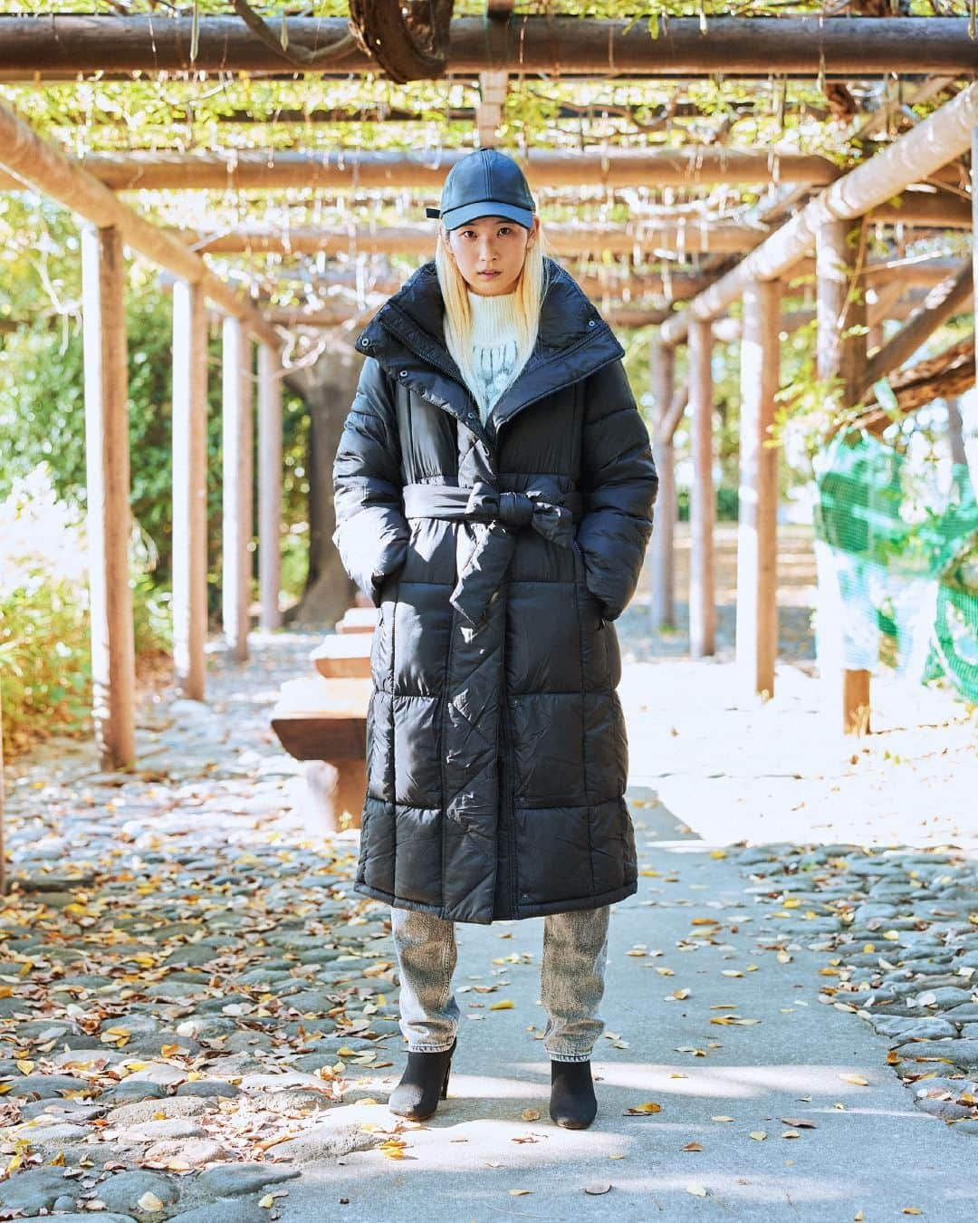 Gap Japanさんのインスタグラム写真 - (Gap JapanInstagram)「GAP HOLIDAY LOOKBOOK  これからの季節にぴったりなプリマロフトパファーロングコート。ブラックを選んでクールに。  YUKO NAGATA(モデル） @yuko_nagata_  #Gap #ootd #Holiday #Outer」11月28日 12時00分 - gap_jp