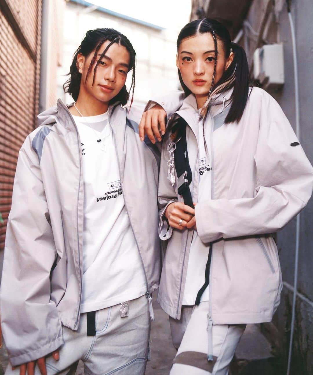 NYLON JAPANのインスタグラム：「韓国No.1のファッションストア「MUSINSA（ムシンサ）」がローンチし、トレンドの最先端を行くブランドを集めたファッションプラットフォーム「MUSINSA GLOBAL STORE（ムシンサ グローバル ストア）」。ファッションラバーたちの間でもリアルに愛用されているサイトは、ソウルのストリートスタイルをゲットするために今や必要不可欠な存在！　ここでは、そんなMUSINSA GLOBAL STOREで購入できる中から、NYLON編集部が厳選した今注目すべきITな韓国ブランドをご紹介。  今すぐMUSINSA GLOBAL STOREでときめきあふれるショッピング体験を思う存分楽しんじゃおう♡   https://www.nylon.jp/MUSINSA_BRANDS  @musinsa_japan  #MUSINSA #MUSINSAGLOBAL #musinsaglobalstore   #CHAEWON @tarzzan_boy #ZIQI @zoeleosea  photography @tedminted styling @aisuganuma  hair @jeonusuni makeup @_ryuna___  #nylonjapan #nylonguysjapan #nylonjp #caelumjp」