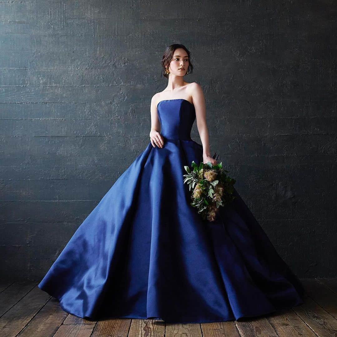 ハツコ エンドウのインスタグラム：「＊  Hatsuko Endo Weddings_  Hair&Makeup：Hatsuko Endo @akiko__endo  @hatsukoendo_okayama  @hatsukoendo_sakata  @hatsukoendo_hairmakeup   Dress：Betty／Navy @a_by_hatsukoendo  Hatsuko Endo_No.8396  Accessories：Hatsuko Endo Weddings Bouquet： @ardoise1986   #hatsukoendo  #hatsukoendoweddings #hatsukoendobeauty #abyhatsukoendo  #wedding #dress #hair #makeup #bridal #photo #shooting #accessories #bouquet  #ハツコエンドウ #ハツコエンドウウェディングス #ウェディングドレス #カラードレス #エーバイハツコエンドウ #ブライダル #ビューティー #ヘアメイク #撮影 #プレ花嫁 #日本中のプレ花嫁さんと繋がりたい #アクセサリー #美容師  #ブーケ」