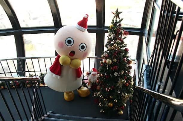 京都タワーさんのインスタグラム写真 - (京都タワーInstagram)「. 🎄12月24日と25日の2日間!!  クリスマス特別プランのお知らせ🎅  ＼サンタコスチュームの「サンたわわ」がお部屋にやってくる！／ クリスマスイブとクリスマス当日に特別プランでご予約いただくと… 事前にお預かりしたプレゼントやお荷物を、 「サンたわわ」がお部屋にお届け🎁、記念撮影もお楽しみいただけます📸  お子さまやたわわちゃんがお好きな方に クリスマスサプライズにぴったりの室数限定のプランです。 ご予約はお早めに！！✨  ▼ご予約方法 プロフィール@kyototowerhotel_officialの公式HPより受付いたします。  #クリスマス #christmas #クリスマスプラン #たわわちゃん #サンたわわ #京都タワー #京都タワーホテル #kyototowerhotel #kyoto #hotel #京都 #京都ホテル #京都観光 #京都旅行 #宿泊プラン」11月28日 12時01分 - kyototowerhotel_official