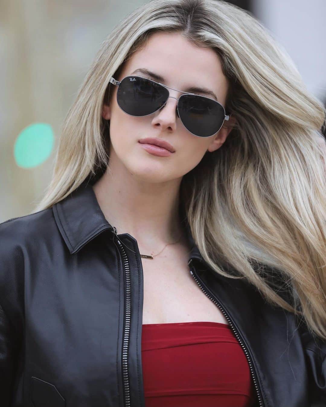 Lindsay Brewerのインスタグラム：「Always in style with the exclusive @RayBan Ferrari Las Vegas limited edition shades. Loved wearing these out while at the Vegas Grand Prix #RayBan #ad」