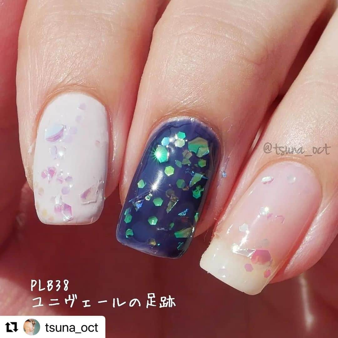 【PLANET NAIL（プラネット ネイル）】公式さんのインスタグラム写真 - (【PLANET NAIL（プラネット ネイル）】公式Instagram)「✰✰✰✰✰✰✰✰✰✰✰✰✰✰ PLANET Girl🪐 @tsuna_oct さま♡  あおいろネイル祭りでお馴染みの我らがアンバサダー なつみちゃんの新色2色を使ったネイルデザイン😍🩷 ぜひぜひ参考にしてください😌✨✨✨ ╍ ╍ ╍ ╍ ╍ ╍ ╍ ╍ ╍ ╍ ╍ ╍ ╍ ╍ ╍  💅🏻💅🏻⁡ ⁡.⁡ ⁡⁡ ⁡🫧\\PLANET NAIL 新色発売//✨⁡ ⁡.⁡ ⁡⁡ ⁡2023/11/20(Mon) LOFT先行発売で、激カワな新作が2色登場します！🙌🏻🙌🏻⁡ ⁡明日ですね…！！！⁡ ⁡少し受け取るのが遅くなったので投稿も遅くなってしまいましたが、カラーの紹介です💭💭⁡ ⁡.⁡⁡ ⁡今回は⁡ベースカラーが控えめなカラーなので、 ⁡・人差し指→アイボリーの上から⁡ ⁡・中指→ネイビーの上から⁡ ⁡・薬指→クリアベース⁡ ⁡で塗ってみました💓💓⁡ ⁡. ⁡⁡ 🦄PLB37  #ミルキーウェイの羅針盤 ⁡⁡ ⁡クリアベース、ピンクの微細パール、⁡⁡ ⁡オーロラクラッシュホロ(大きめ)、 シルバーの⁡大中小ラメ、シルバーの四角ホロ⁡ ⁡(シルバーはレインボーに輝く🌈) ⁡どんな色にも合わせやすいカラー✨✨⁡ ⁡.⁡ ⁡🪐PLB38  #ユニヴェールの足跡 ⁡ ⁡クリアパープルベース、⁡⁡ ⁡オーロラの中,特大ホロ、 ⁡オーロラクラッシュホロ(大きめ)⁡ こちらもどんな色にも合わせやすいカラー。私は暗い色に重ねる方がキラキラが映えて好きかも💭⁡ ⁡.⁡ ⁡⁡ ⁡どっちもめっちゃ可愛い〜〜〜〜〜🥺💓💓⁡ ⁡.⁡ ロフトでは明日から買えるみたいです！⁡ ⁡是非チェックしてみてくださいね🫣🫣✨⁡ ⁡.⁡ ⁡⁡ ⁡ #planetnail  #プラネットガール2023  #プラネットネイル  #tsuna_planetnail .⁡ ⁡⁡ ⁡  #tsuna_自爪カラチャ  #ネイル新作  #新作ネイル  #セルフネイル  #ラメネイル部  #キラキラネイル  #ギャラクシーネイル  #パープルネイル  #オーロラネイル  #ラメネイル  #冬ネイル  #冬ネイル2024  #ゆめかわネイル  #新作コスメ  #Selfnail  #初心者ネイル  #簡単ネイル  #ポリッシュネイル  #プチプラネイル  #polishnails」11月28日 12時02分 - planet.jp