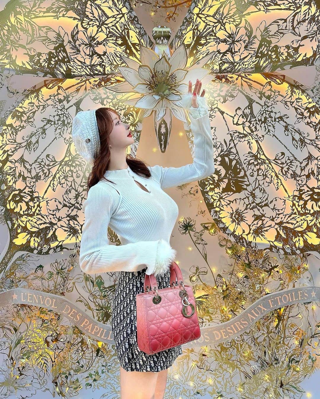 蘭子のインスタグラム：「リベンジ再投稿🦋笑 . 白いファーつきのアームカバーを服の下につけてるの🫧 . 冬のふわふわって可愛すぎる💓⛄️ . . . .」