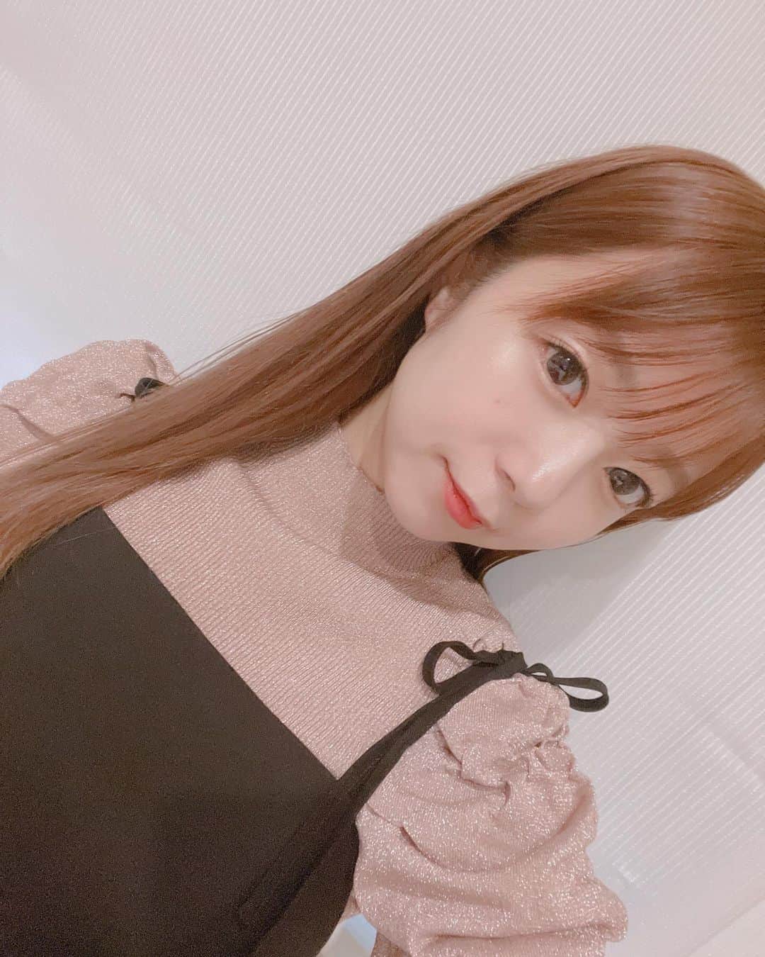 大庭彩歌のインスタグラム：「最近は毎日ストレートヘアー🫶🏻」