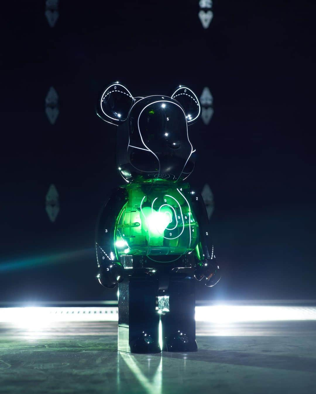 L.H.Pさんのインスタグラム写真 - (L.H.PInstagram)「. NEIGHBORHOOD® | EMOTIONALLY UNAVAILABLE  BE@RBRICK 100% / 400%  2023.12.02.sat release _______________ store @lhp_harajuku  @lhp_osaka  @lhp_nagoya  _______________ @emotionallyunavailable  @neighborhood_official  @medicom_toy #neighborhood #nbhd #emotionallyunavailable #medicomtoy」11月28日 12時25分 - lhp_official