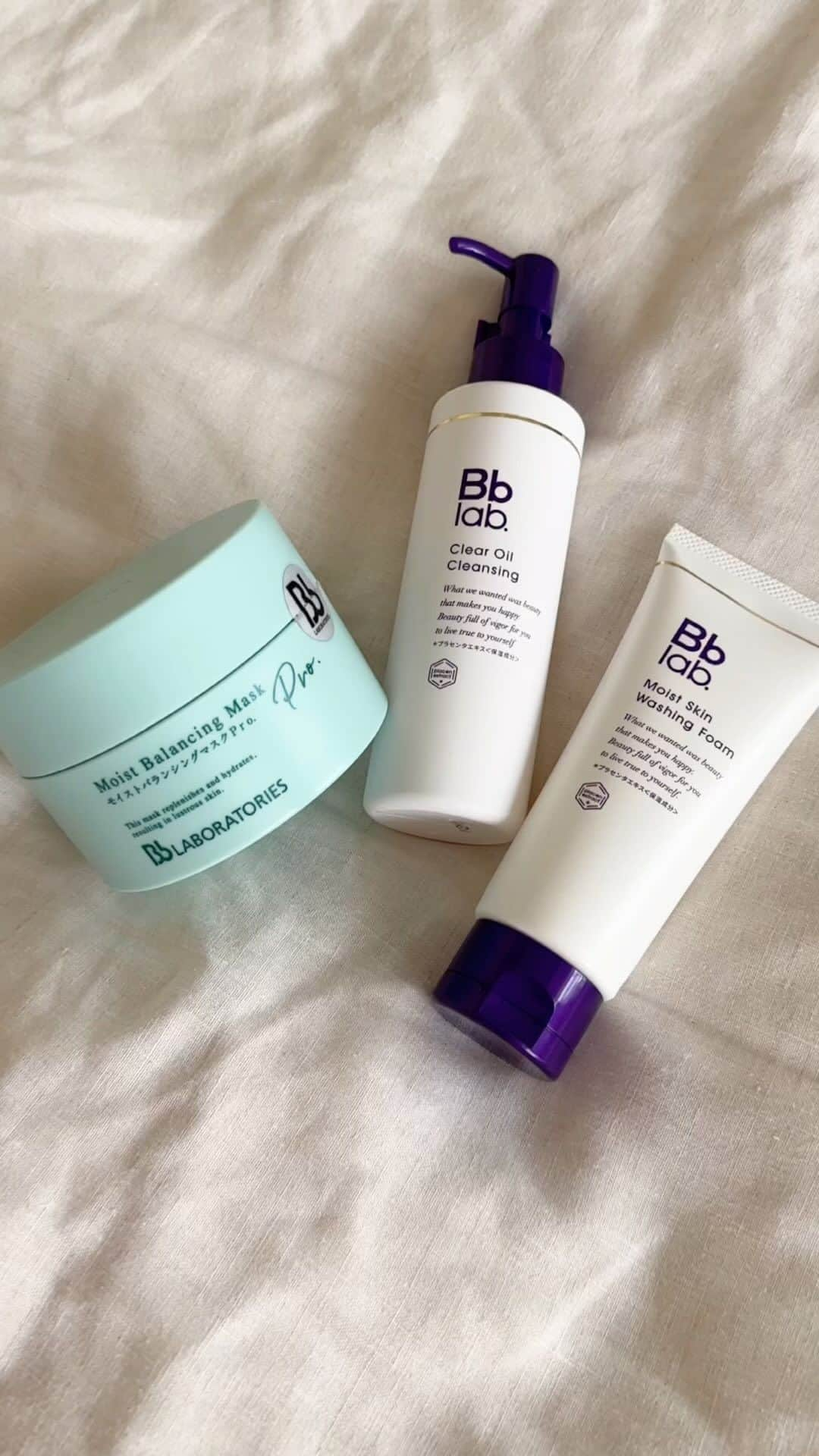 shizuka.watanabeのインスタグラム：「以前も使っていた　@bblaboratories  モイストバランシングマスクPro.   洗顔後の肌に塗って15〜20分 クリームが透明になったらクリームをある程度取ってお湯で流すだけ♪  本当にそれだけなのに『え！？』何このしっとりもっちもち！って驚く‼️  これはぜひ使ってみてほしい〜🩷 冬の乾燥とか忘れちゃうよ♪  #pr #モイストバランシングマスクPro. #ビービーラボラトリーズ　#美肌菌　#プラセンタ　#ヒアルロン酸　#スキンケア　　#復活草　#プラセンタのパイオニア　#bblaboratories」