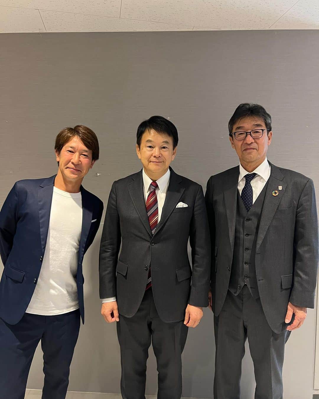 水内猛のインスタグラム：「清水勇人さいたま市長と浦和レッズ田口誠代表とトークショー😊20年後の浦和レッズについて❗️浦和レッズ後援会はレッズをしっかりサポートします🫡 #浦和レッズ #浦和レッズ後援会 #さいたま市」