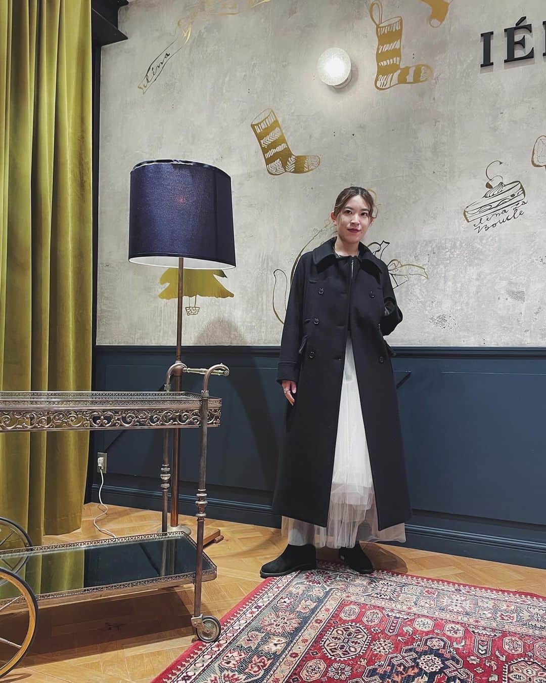 IÉNA LA BOUCLEのインスタグラム：「. ⁡ 〈la boucle '23 winter Outer Collection〉 ⁡ # part.01 ⁡ page.1-2 ¥82,500 intax col:navy no.23020914102040 ⁡ page.3-4 ¥82,500 intax col:black no.23020914118040 ⁡ page.5-6 @vachement_jp  ¥97,900 intax col:beige,black(sold out) no.23020915000030 ⁡ ⁡ ⁡#ienalaboucle#iena#イエナ#イエナラブークル #ienalaboucle_23aw#vachement#アウターコーデ」