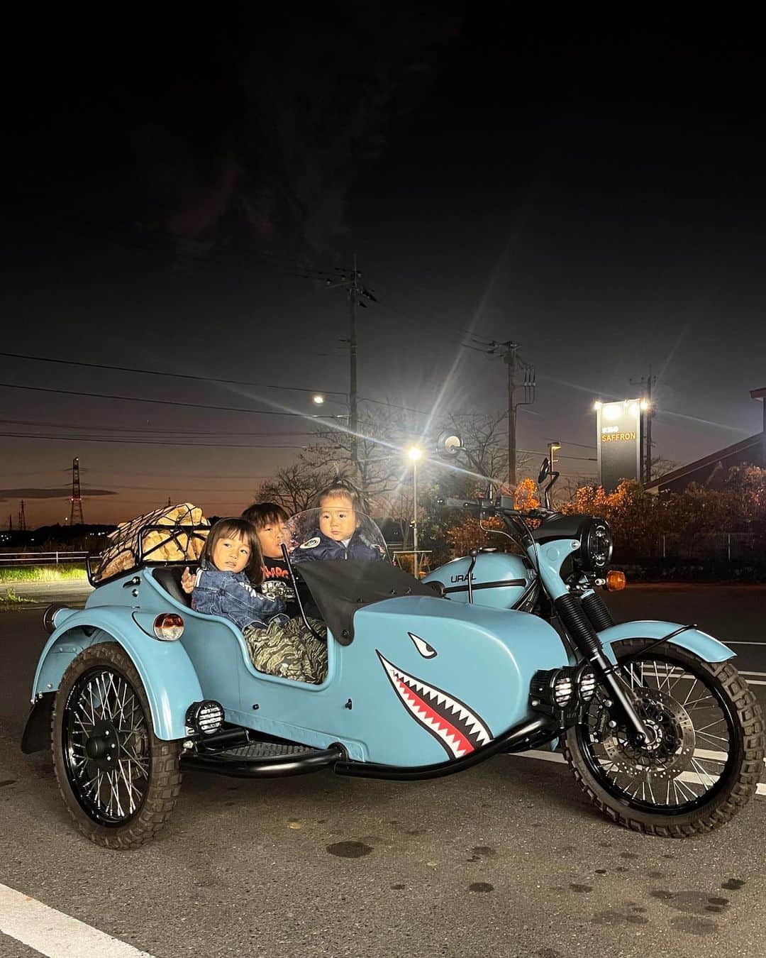 Ural Motorcyclesさんのインスタグラム写真 - (Ural MotorcyclesInstagram)「ウラルサイドカー、家族との思い出作りに最適ですね！ 🏍️👨‍👩‍👧‍👦  #ファミリータイム #ウラルライフ 写真　by @s__tarosu.mam11 @manabu.uehara  #ガレージエルフ」11月28日 13時05分 - ural_japan_official