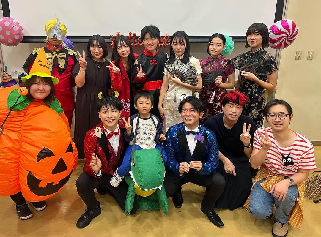 工藤淳之介さんのインスタグラム写真 - (工藤淳之介Instagram)「秋の思い出、学園祭！ICM国際メディカル専門学校さんにイケメン四銃士として呼んでいただきました。 学生さんたちみんな良い子で、たくさん元気もらえました！ビンゴ大会も仮装大会も盛り上がってたし、鍼灸体験も楽しくて気持ち良くて最高でした😊また今後もご縁があるといいです✨  さて、今週は休暇のため #3時のカルテット はイケメン四銃士のメンバーが代打！今日もレッド麦ちゃんです。昨日もお腹かかかえて笑いました、あれはもはや4人いたような気がする…笑笑 お楽しみにー！  #文化祭 #学園祭 #鍼灸 #bsn #アナウンサー #秋の思い出 #工藤淳之介」11月28日 13時11分 - kudojun_nosuke_bsn