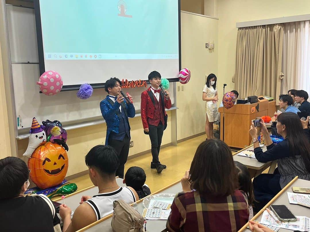 工藤淳之介さんのインスタグラム写真 - (工藤淳之介Instagram)「秋の思い出、学園祭！ICM国際メディカル専門学校さんにイケメン四銃士として呼んでいただきました。 学生さんたちみんな良い子で、たくさん元気もらえました！ビンゴ大会も仮装大会も盛り上がってたし、鍼灸体験も楽しくて気持ち良くて最高でした😊また今後もご縁があるといいです✨  さて、今週は休暇のため #3時のカルテット はイケメン四銃士のメンバーが代打！今日もレッド麦ちゃんです。昨日もお腹かかかえて笑いました、あれはもはや4人いたような気がする…笑笑 お楽しみにー！  #文化祭 #学園祭 #鍼灸 #bsn #アナウンサー #秋の思い出 #工藤淳之介」11月28日 13時11分 - kudojun_nosuke_bsn