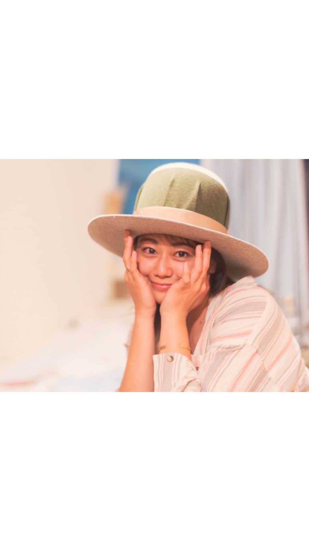 原川愛のインスタグラム：「寒くなってきたから お鍋のお季節だね〜 写真は全く関係ない。笑  でもこの日はお友達の家で お鍋を食べた日。 たしか。  すーぐ、ひょうきんになってしまうよ。  #ひょうきん族 #帽子 #冬 #夏来ないかな #hat #funny」