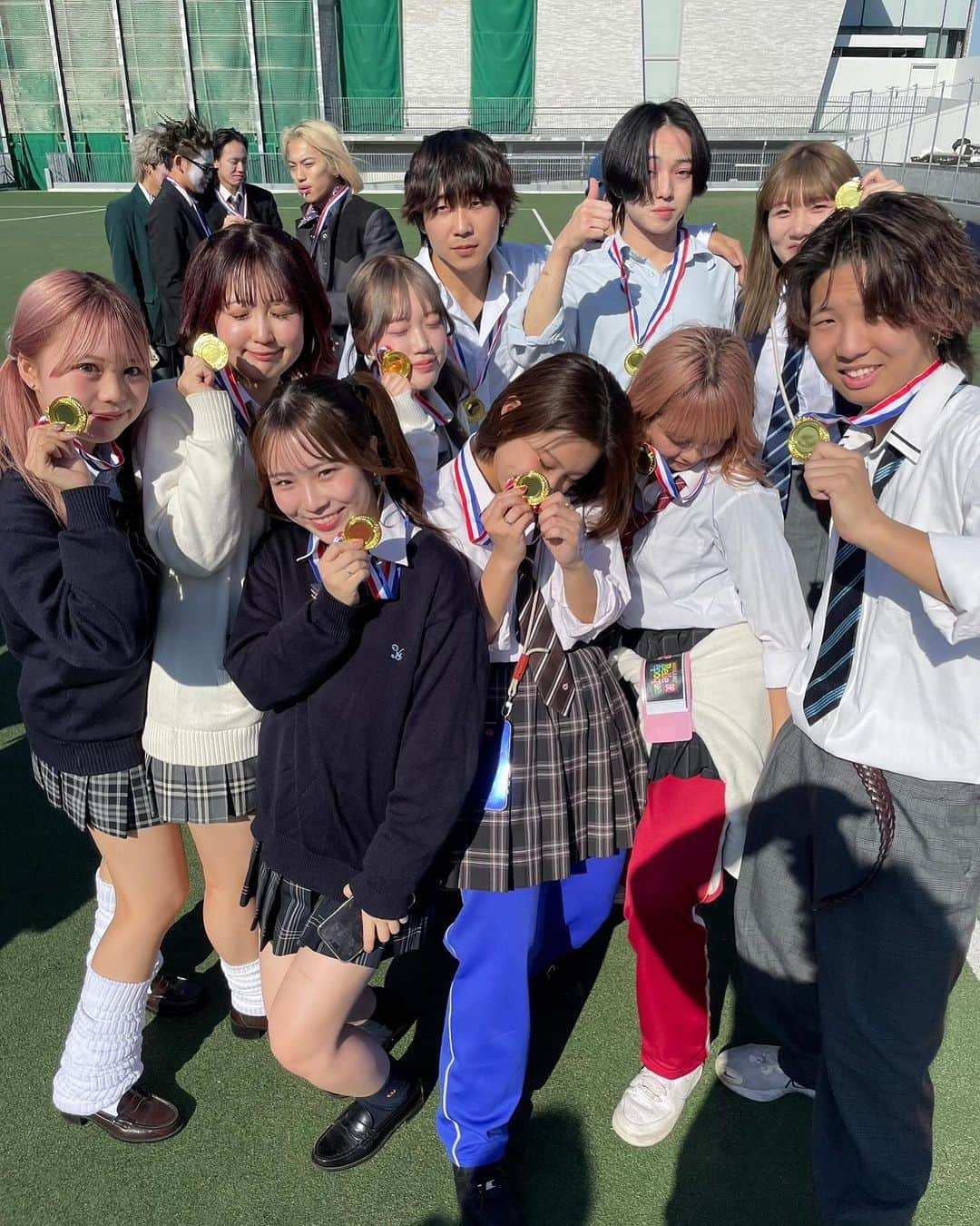 ベルエポック美容専門学校（原宿）さんのインスタグラム写真 - (ベルエポック美容専門学校（原宿）Instagram)「🌟≪ベルエポックの運動会≫ベルリンピック2023🌟  駒沢オリンピック公園で今年も恒例の運動会『ベルリンピック』を開催しました✨  午前は1年生、午後は2年生が会場に集い、競技がスタート！  衣装はクラス毎に揃えて、美容学生らしくお洒落に楽しく競技に参加しました🤟  優勝チームおめでとうございます🎉  #ベルエポック美容専門学校 #原宿 #美容 #学生 #ヘアアレンジ #ヘアセット #ヘアメイク#ヘアメイクアーティスト #トータルビューティ #スタイリスト #美容師の卵 #高校生 #知る専 #原ベル #原宿ベル #美容学生 #運動会 #リレー #仮装 #美容学生の日常 #ベルリンピック #メイク #メイクアップ #미용스타그램 #헤어메이크업　#hairstyle #hairmake #makeup #beautyschool」11月28日 13時21分 - belle_harajuku