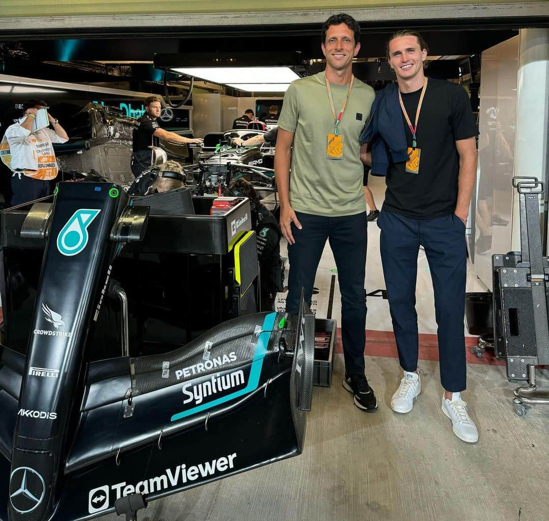 アレクサンダー・ズベレフのインスタグラム：「One of the best sport experiences I’ve ever had. Thank you very much to Toto for this amazing time and warm welcome 🏎️💨🏎️💨」