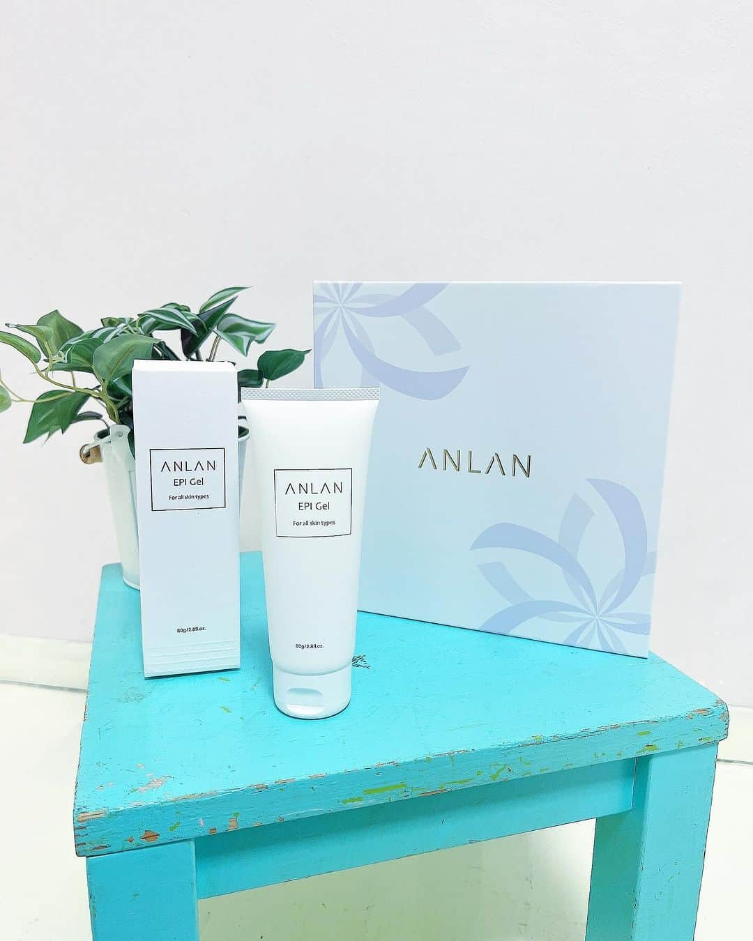 五位渕のぞみさんのインスタグラム写真 - (五位渕のぞみInstagram)「ANLAN RF温冷美顔器PRO🧖🏻‍♀️✨✨ @anlan_official_japan  @anlan__official  ㅤㅤㅤㅤㅤㅤㅤㅤㅤ ANLAN Japan株式会社より発売の 「ANLAN RF温冷美顔器PRO」だよ❣️ ㅤㅤㅤㅤㅤㅤㅤㅤㅤ 🩵ANLAN🩵 「RF温冷美顔器PRO」 ◽エピジェル ㅤㅤㅤㅤㅤㅤㅤㅤㅤ 💟 年齢肌「シワや小じわ、たるみ、 ほうれい線、くすみなど」の悩みに対応 ㅤㅤㅤㅤㅤㅤㅤㅤㅤ 💟1台9役、５つ美肌モードを備え、 マルチポーラ式「6つの電極」ｘ 1MHzのRF、 肌に温まりの均一性UPや効率UP、 効果的にエイジングケア ㅤㅤㅤㅤㅤㅤㅤㅤㅤ 💟イオンの力でクレンジングや浸透・保湿の効果UP。 MSリフトケア、小顔の効果が期待できる ㅤㅤㅤㅤㅤㅤㅤㅤㅤ ㅤㅤㅤㅤㅤㅤㅤㅤㅤㅤㅤㅤㅤㅤㅤㅤㅤㅤ 🌈 Qoo10メガ割BIGSALE🌈 メガ割期間「11月22日-12月3日」で 【ANLAN RF温冷美顔器】が35％OFF以上で買えます✨ 専用SHOPクーポン8％OFF があるんだとか💡� 全店舗の割引が30％OFF以上！！ お得に購入できる機会を見逃しなく🛒🛍️  見た目も高級感のある美顔器で使うたびに 気分があがるし、《1台9役》なのも 時短ケアになるので嬉しい🥰❤️ ㅤㅤㅤㅤㅤㅤㅤㅤㅤ ㅤㅤㅤㅤㅤㅤㅤㅤㅤ ㅤㅤㅤㅤㅤㅤㅤㅤㅤ ㅤㅤㅤㅤㅤㅤㅤㅤㅤ ㅤㅤㅤㅤㅤㅤㅤㅤㅤ ㅤㅤㅤㅤㅤㅤㅤㅤㅤ  #Qoo10  #メガ割  #Qoo10メガ割 #ANLAN  #アンラン #RF温冷美顔器 #RF美顔器 #温冷美顔器 #家庭用美顔器 #美顔器 #EMS美顔器  #イオン美顔器 #エイジングケア #シワ #たるみ #くすみケア #スキンケア #毛穴ケア」11月28日 13時37分 - nonnon0319