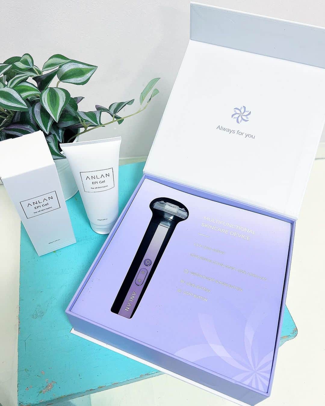五位渕のぞみさんのインスタグラム写真 - (五位渕のぞみInstagram)「ANLAN RF温冷美顔器PRO🧖🏻‍♀️✨✨ @anlan_official_japan  @anlan__official  ㅤㅤㅤㅤㅤㅤㅤㅤㅤ ANLAN Japan株式会社より発売の 「ANLAN RF温冷美顔器PRO」だよ❣️ ㅤㅤㅤㅤㅤㅤㅤㅤㅤ 🩵ANLAN🩵 「RF温冷美顔器PRO」 ◽エピジェル ㅤㅤㅤㅤㅤㅤㅤㅤㅤ 💟 年齢肌「シワや小じわ、たるみ、 ほうれい線、くすみなど」の悩みに対応 ㅤㅤㅤㅤㅤㅤㅤㅤㅤ 💟1台9役、５つ美肌モードを備え、 マルチポーラ式「6つの電極」ｘ 1MHzのRF、 肌に温まりの均一性UPや効率UP、 効果的にエイジングケア ㅤㅤㅤㅤㅤㅤㅤㅤㅤ 💟イオンの力でクレンジングや浸透・保湿の効果UP。 MSリフトケア、小顔の効果が期待できる ㅤㅤㅤㅤㅤㅤㅤㅤㅤ ㅤㅤㅤㅤㅤㅤㅤㅤㅤㅤㅤㅤㅤㅤㅤㅤㅤㅤ 🌈 Qoo10メガ割BIGSALE🌈 メガ割期間「11月22日-12月3日」で 【ANLAN RF温冷美顔器】が35％OFF以上で買えます✨ 専用SHOPクーポン8％OFF があるんだとか💡� 全店舗の割引が30％OFF以上！！ お得に購入できる機会を見逃しなく🛒🛍️  見た目も高級感のある美顔器で使うたびに 気分があがるし、《1台9役》なのも 時短ケアになるので嬉しい🥰❤️ ㅤㅤㅤㅤㅤㅤㅤㅤㅤ ㅤㅤㅤㅤㅤㅤㅤㅤㅤ ㅤㅤㅤㅤㅤㅤㅤㅤㅤ ㅤㅤㅤㅤㅤㅤㅤㅤㅤ ㅤㅤㅤㅤㅤㅤㅤㅤㅤ ㅤㅤㅤㅤㅤㅤㅤㅤㅤ  #Qoo10  #メガ割  #Qoo10メガ割 #ANLAN  #アンラン #RF温冷美顔器 #RF美顔器 #温冷美顔器 #家庭用美顔器 #美顔器 #EMS美顔器  #イオン美顔器 #エイジングケア #シワ #たるみ #くすみケア #スキンケア #毛穴ケア」11月28日 13時37分 - nonnon0319