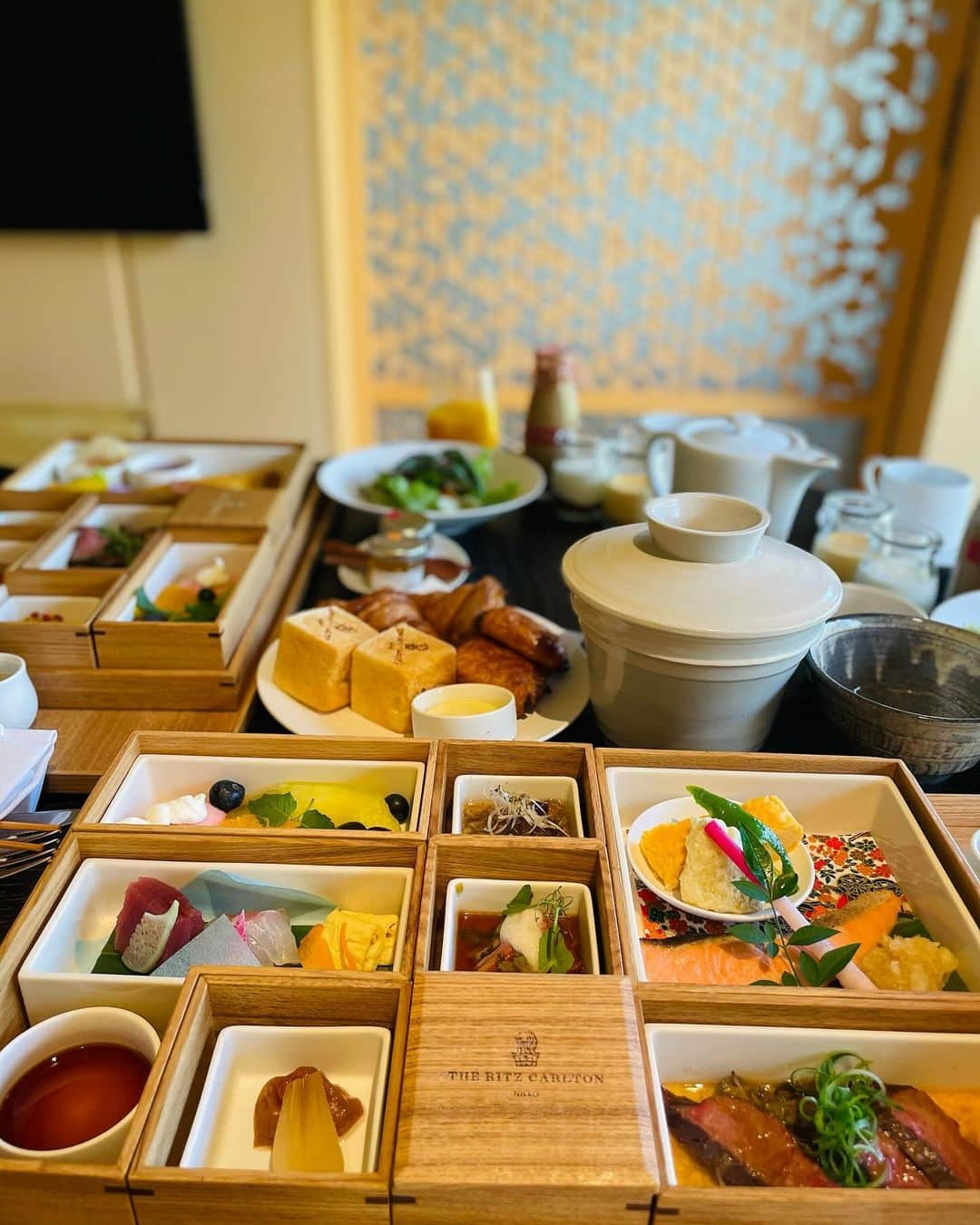 大庭絃子さんのインスタグラム写真 - (大庭絃子Instagram)「朝食は和食派？洋食派？  最近は和食多め🥢だけど朝はオムレツ食べたい🤤  #TheRitzCarltonNikko#TheRitzCarlton #リッツカールトン日光#リッツカールトン#日光ゴルフ#日光ゴルフ場#Besthotelsintheworld #marriottbonvoy #ホテル朝食#westerncuisine」11月28日 13時56分 - itokooba