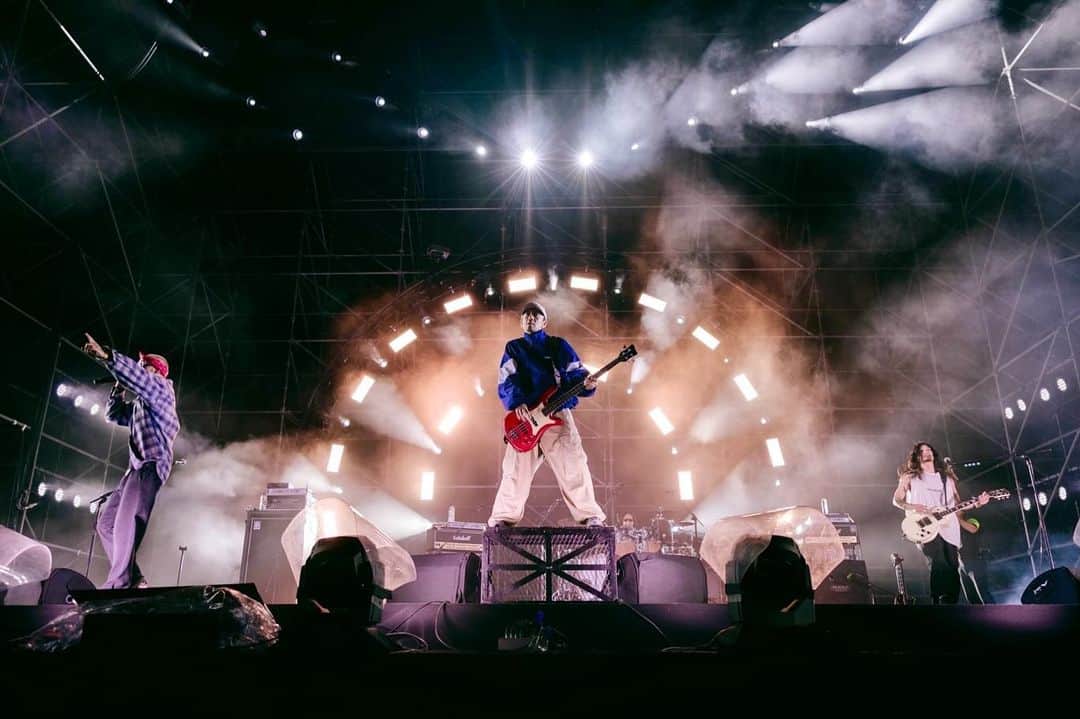 T$UYO$HIのインスタグラム：「. FireBallFest2023 5年ぶりの台湾 初めて呼んでもらったこのフェス 出てるバンドが皆レベル高し！  主催の @fireex_official LIVEを客席で観ていたけど BANDとオーディエンスの距離感や信頼感 音楽を必要としてる感に 胸を打たれたよ 細美君も素晴らしかった 参加してくれた @marrrz23  @trashband もありがとう  音楽は素晴らしいし 音楽に国境は無いってのを 痛感しまくった！  谢谢台湾的每一个人  #fireballfest  #火球祭  #fireex #滅火器」