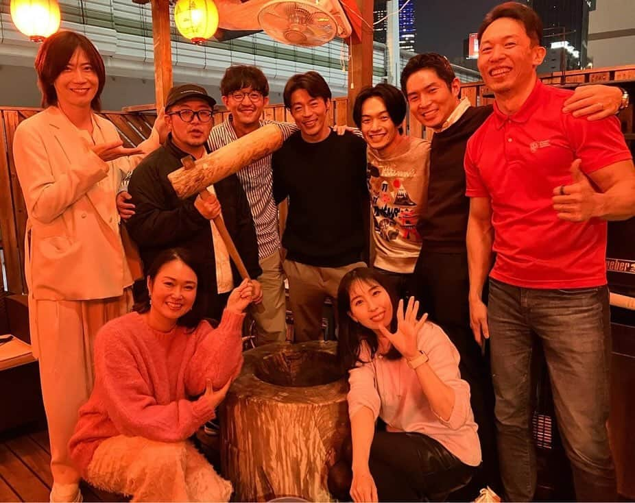 羽根田卓也さんのインスタグラム写真 - (羽根田卓也Instagram)「来年に向けて験担ぎの餅つき大会！ 皆さんについていただいた縁起餅、最高のエネルギーになりました🔥  #mochi #poundingmochi #paris2024 #thankyou #power #friends」11月28日 14時27分 - takuya_haneda